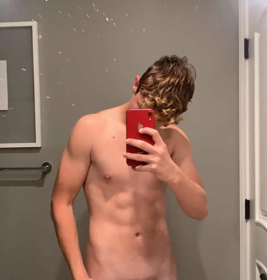 [18] Anyone wanna join me in the shower 😋 posted by yoyo112413