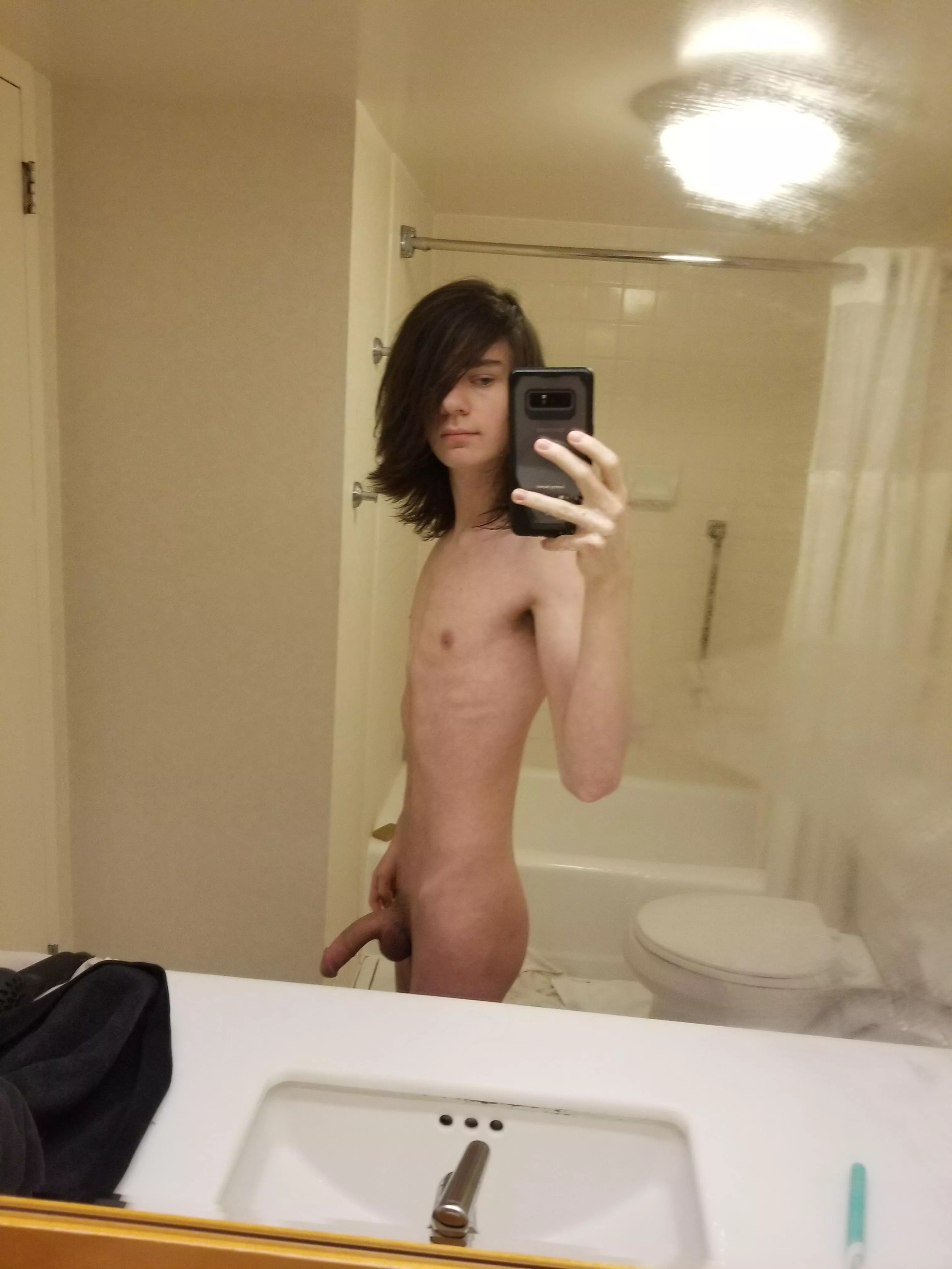 [18] getting ready at the hotel :P posted by boiiaz