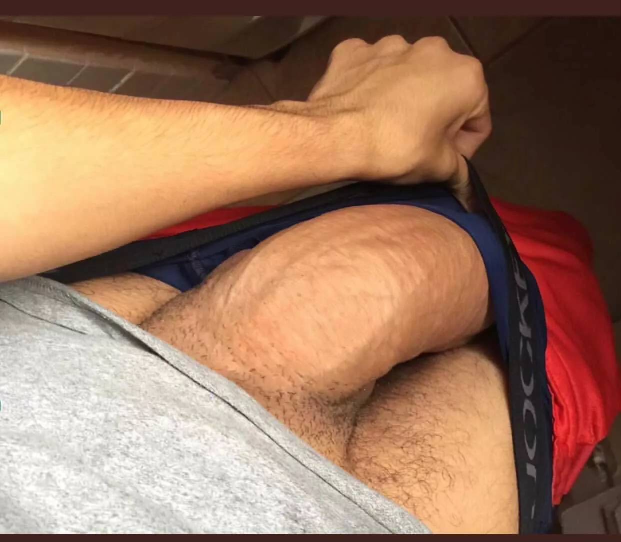 18m god pulling my shorts down in public is such a turn on 🤤love being dared to do more posted by HungBiSub