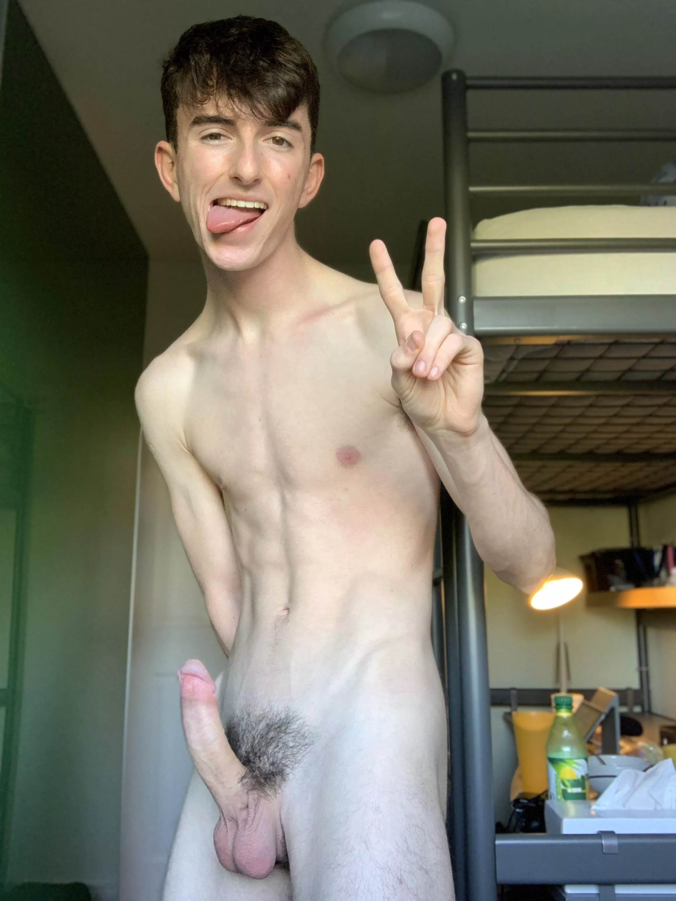 (18M) Hey Gaymers, should I shave my pubes? 😜✌️ posted by Gaymer-Twink