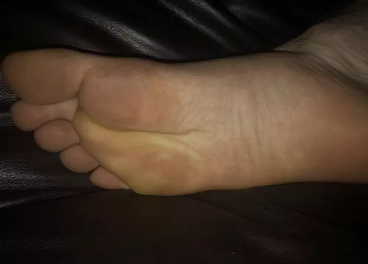 19, foot doms dm me pls🤤 posted by Freddus-Freakus