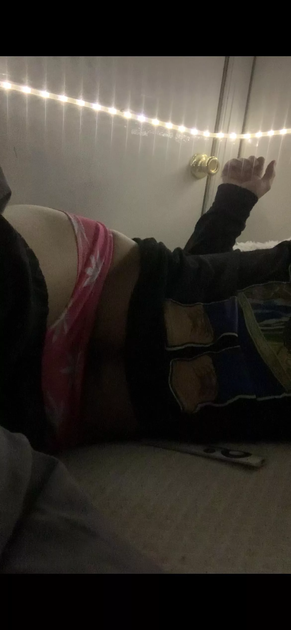 19 hit me up posted by cocklover1231