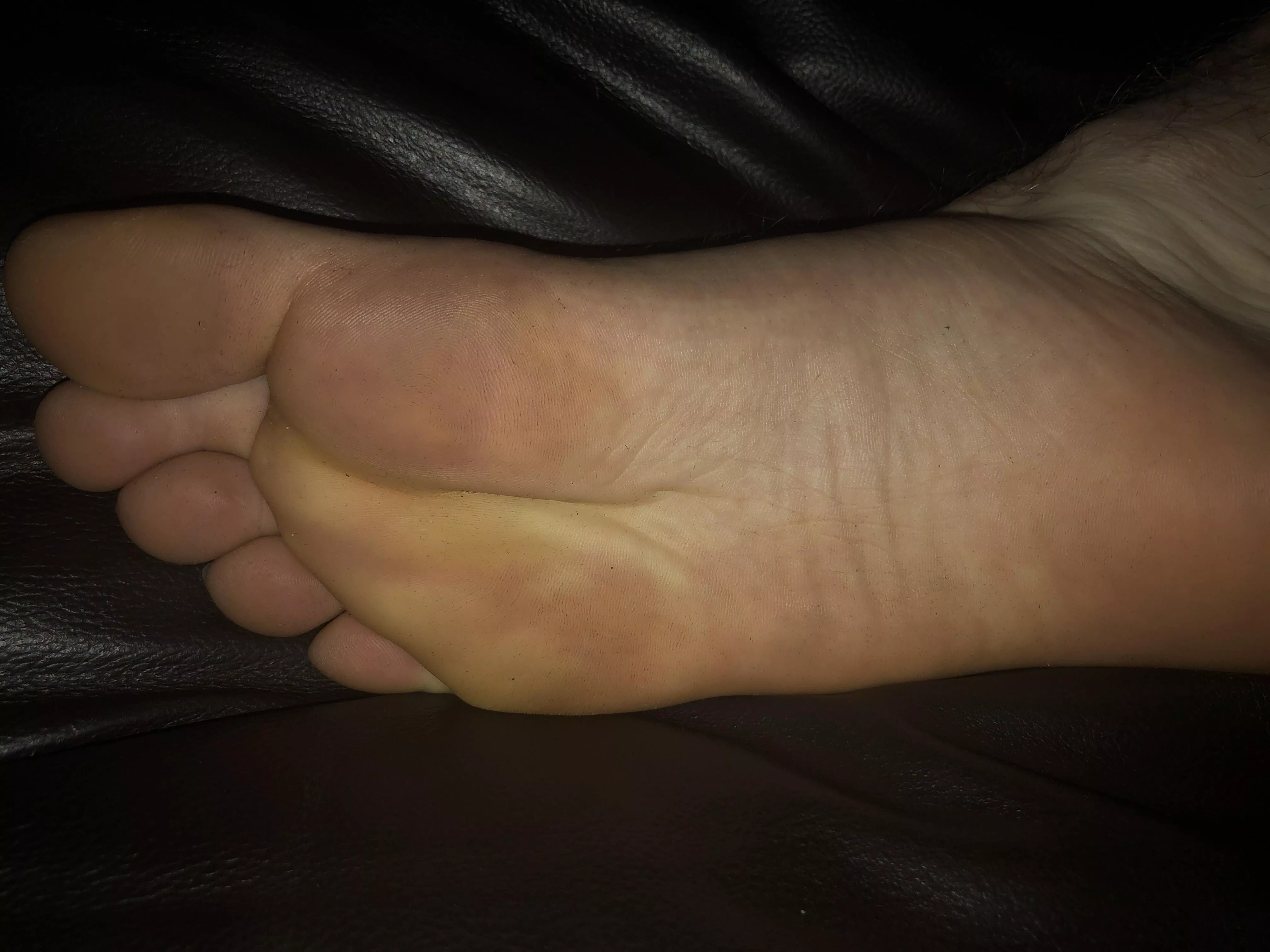 19, looking for a hypno foot master. Snap: @j_doe6839, come hypnotize me with your soles :) posted by Freddus-Freakus