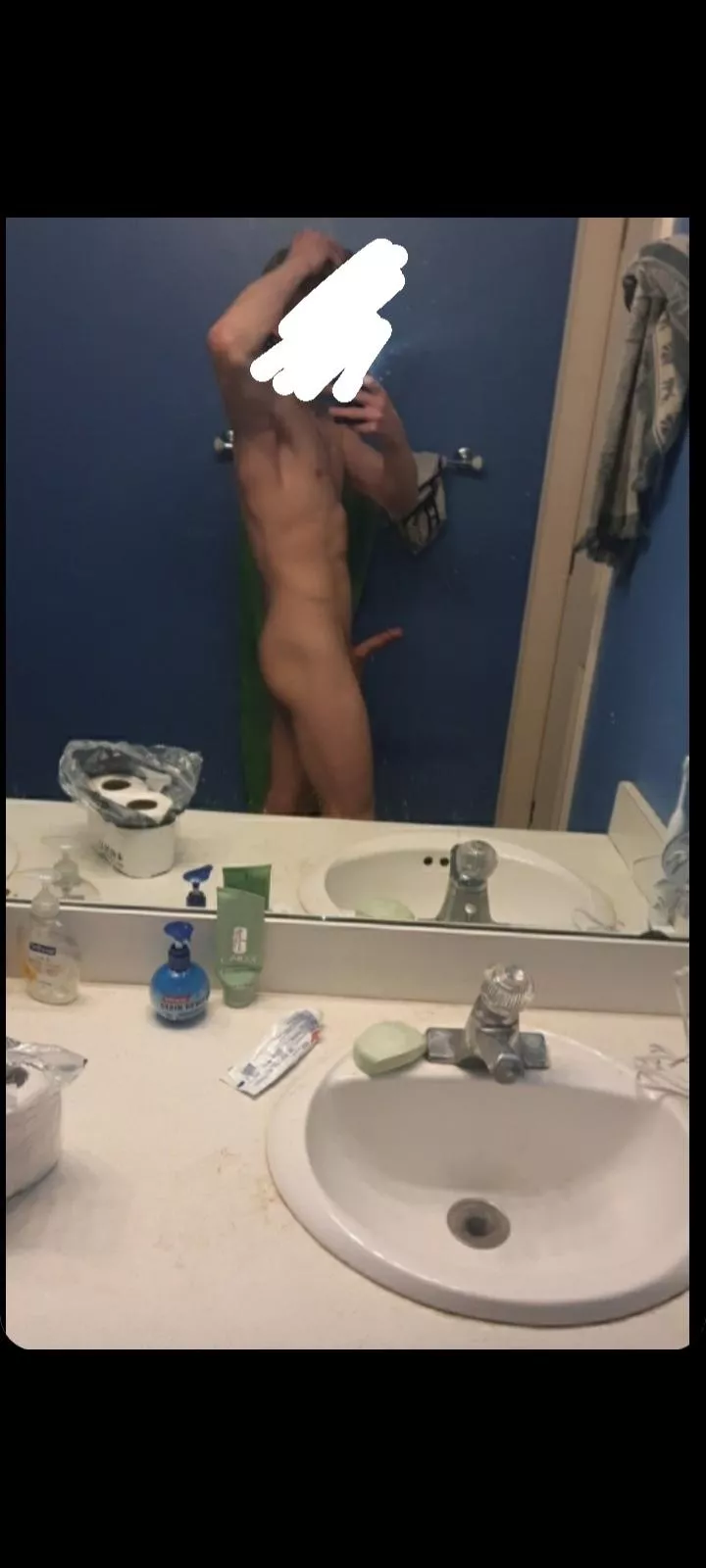 19 M D1 athlete.... dm me if ya can guess the sport? (Very straight btw, sorry) posted by Antique_Lifeguard672