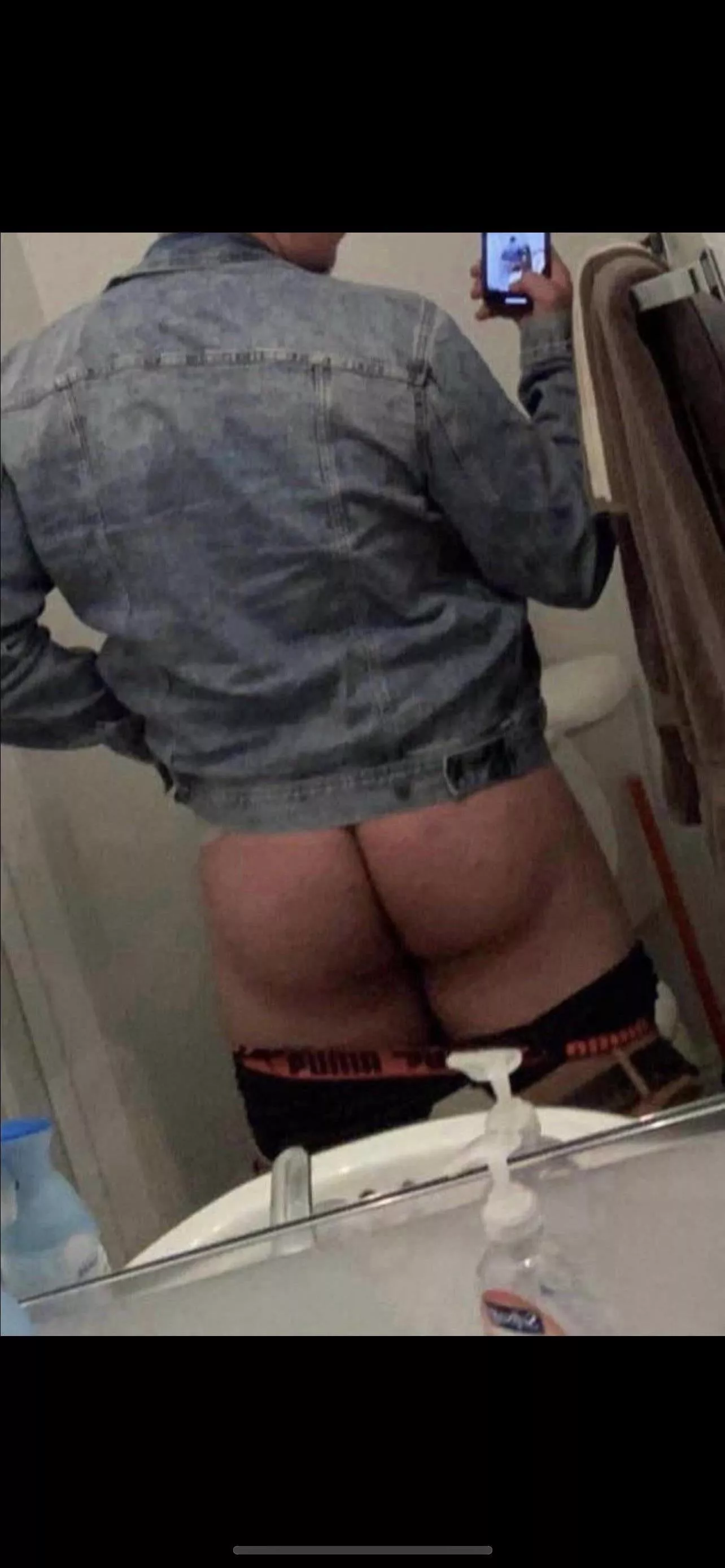 19 m looking to jerk snap me @j.ramirez505 posted by bicurious___