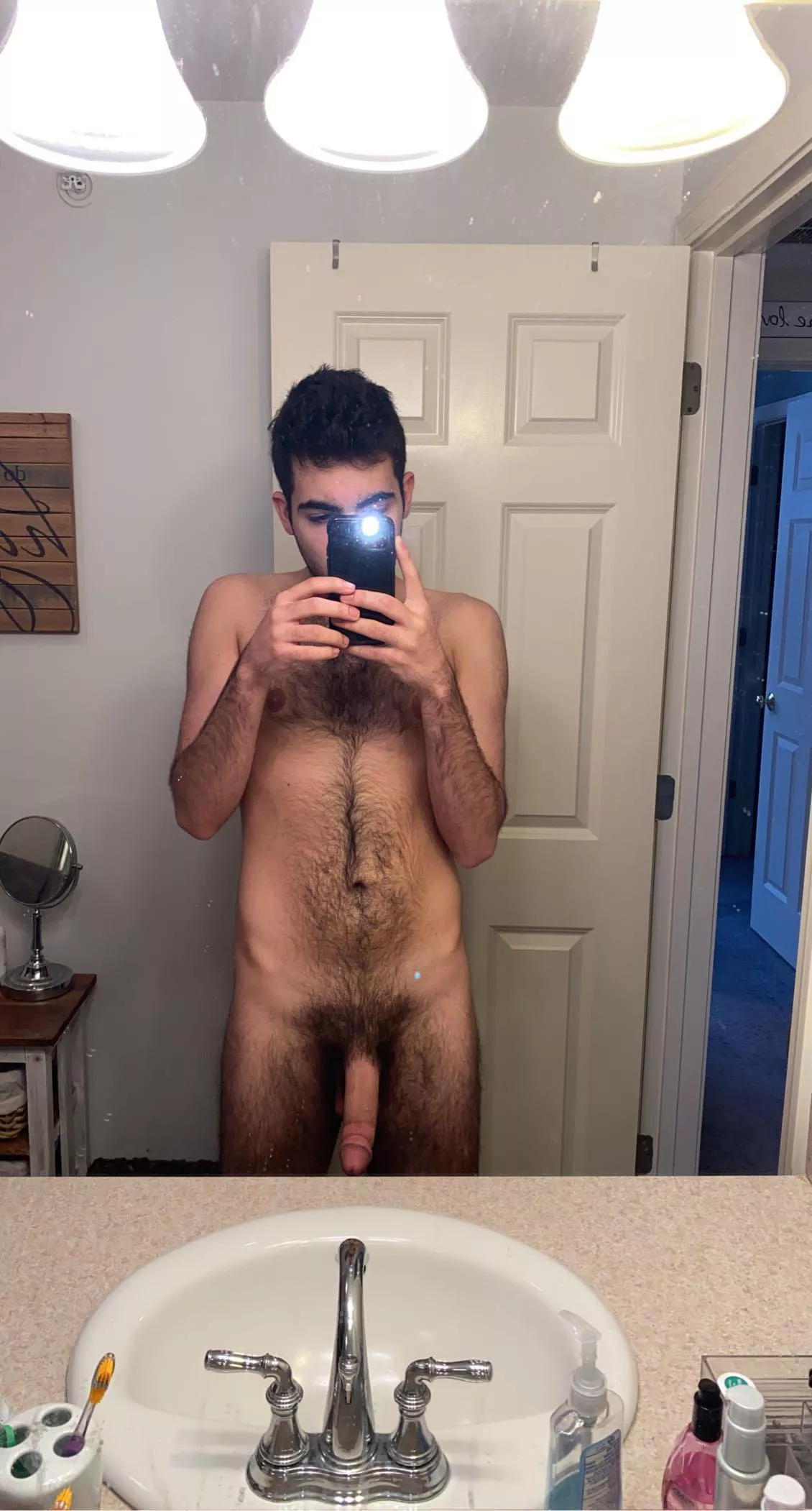 19 usa hairy horny… help me out lol posted by AdStunning1001