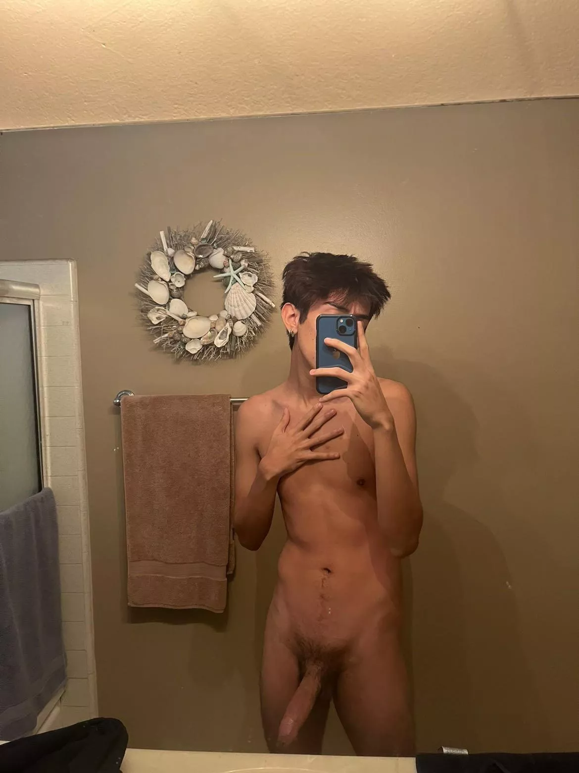 19 year old twink 😉 posted by camel5550