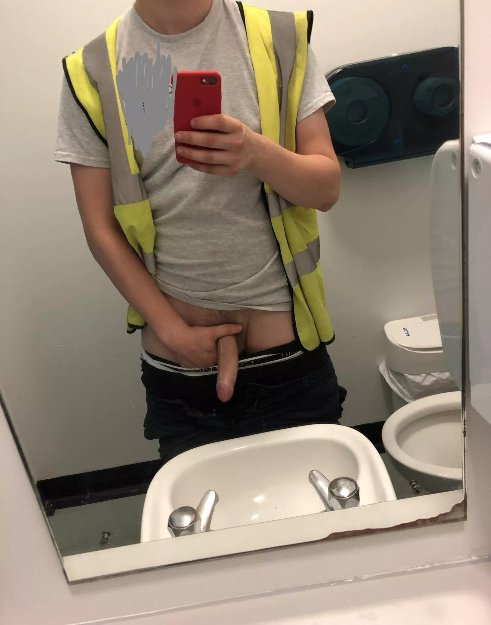 19M - Horny on a worksite posted by TommyCooperXXX