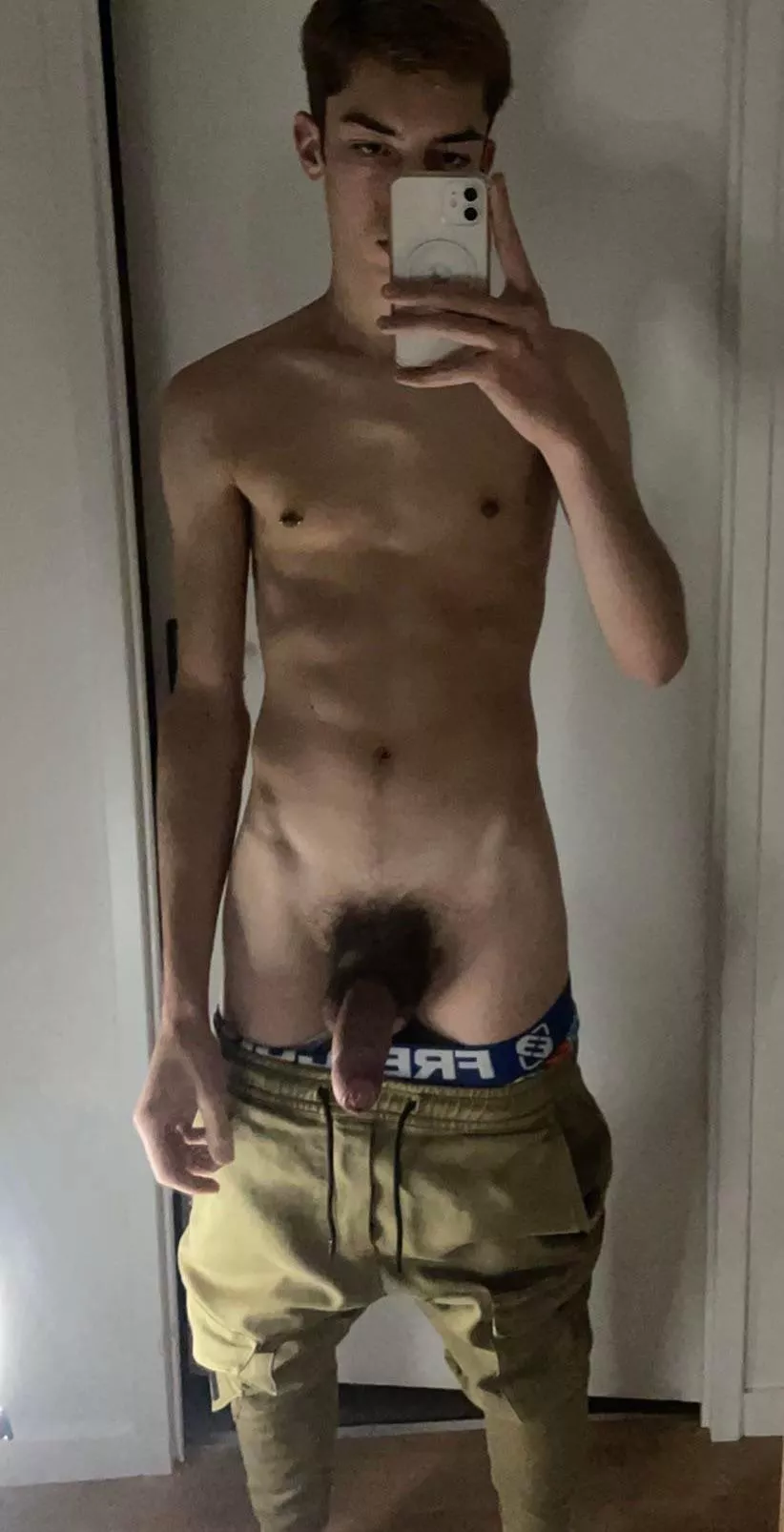 19yo i’m starting to love showing off…. posted by Boring-Potential354