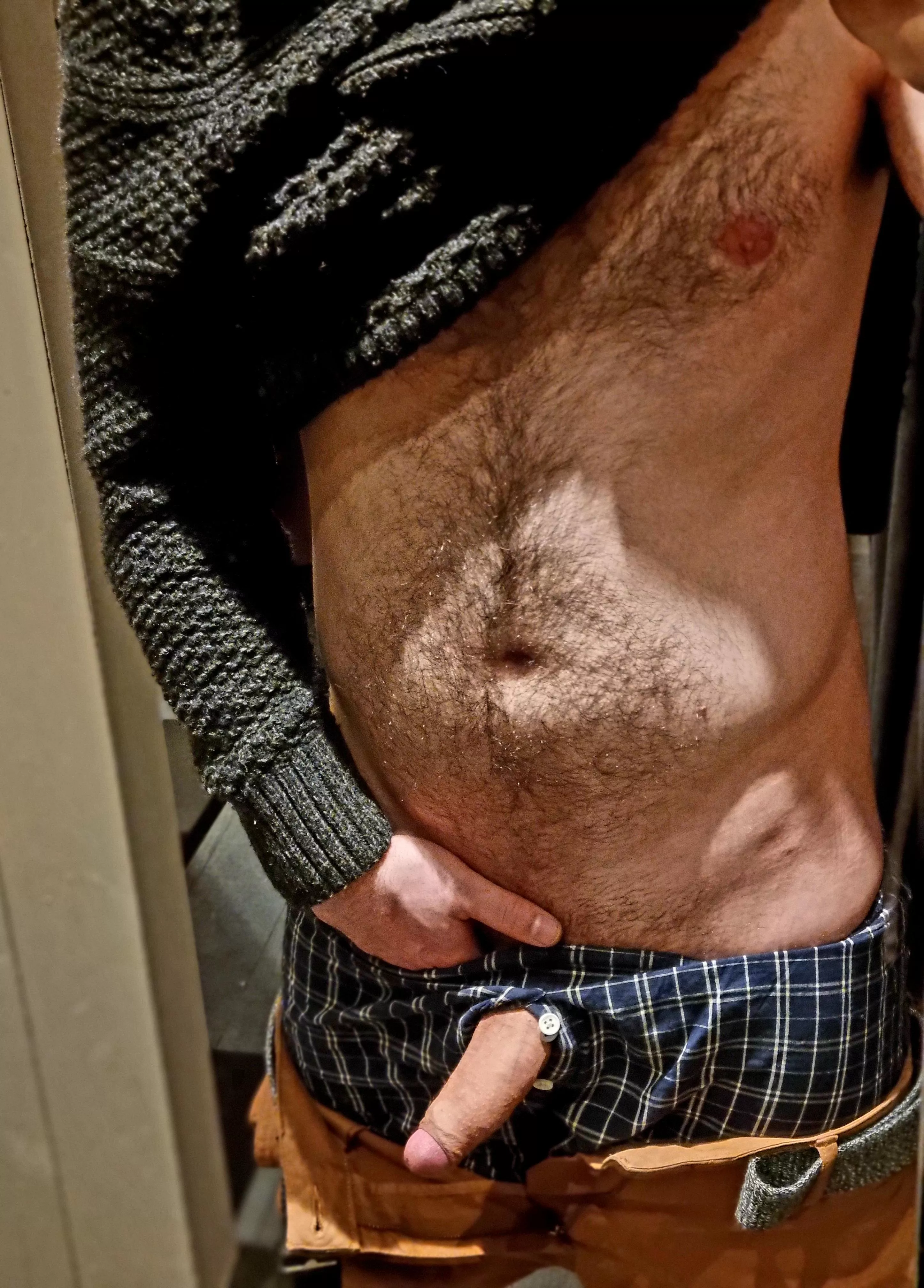 1st post be kind, im new here ☺️ Pic shot during work [M]29 posted by PipouX