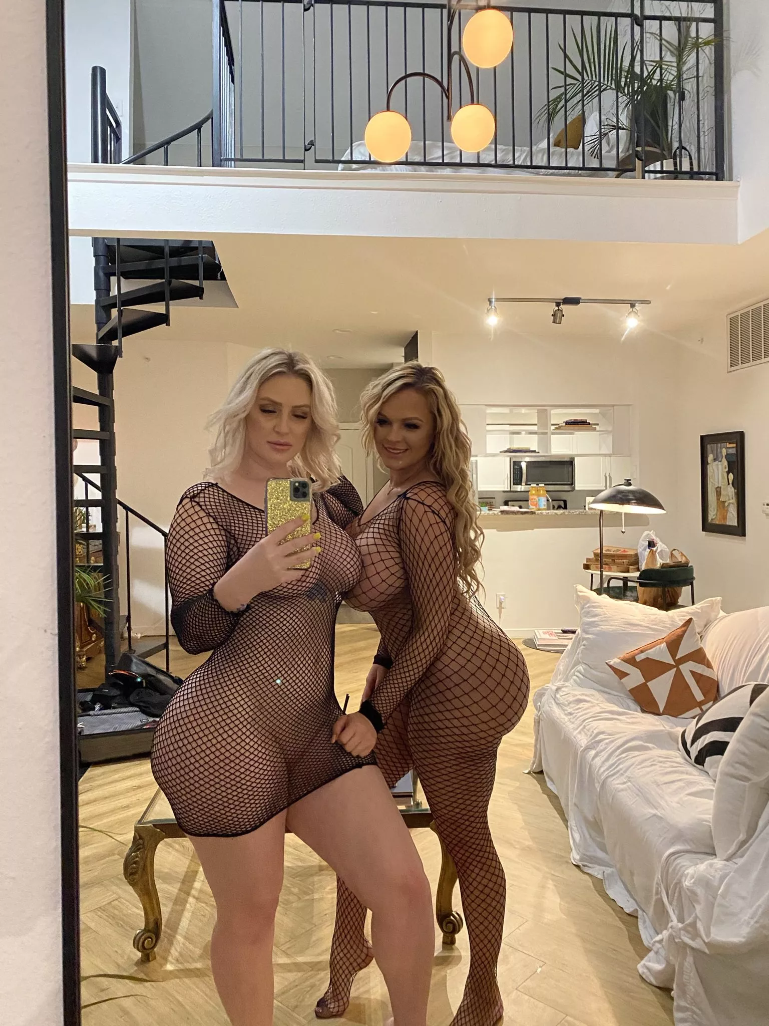 2 Baddies posted by Jimmys78