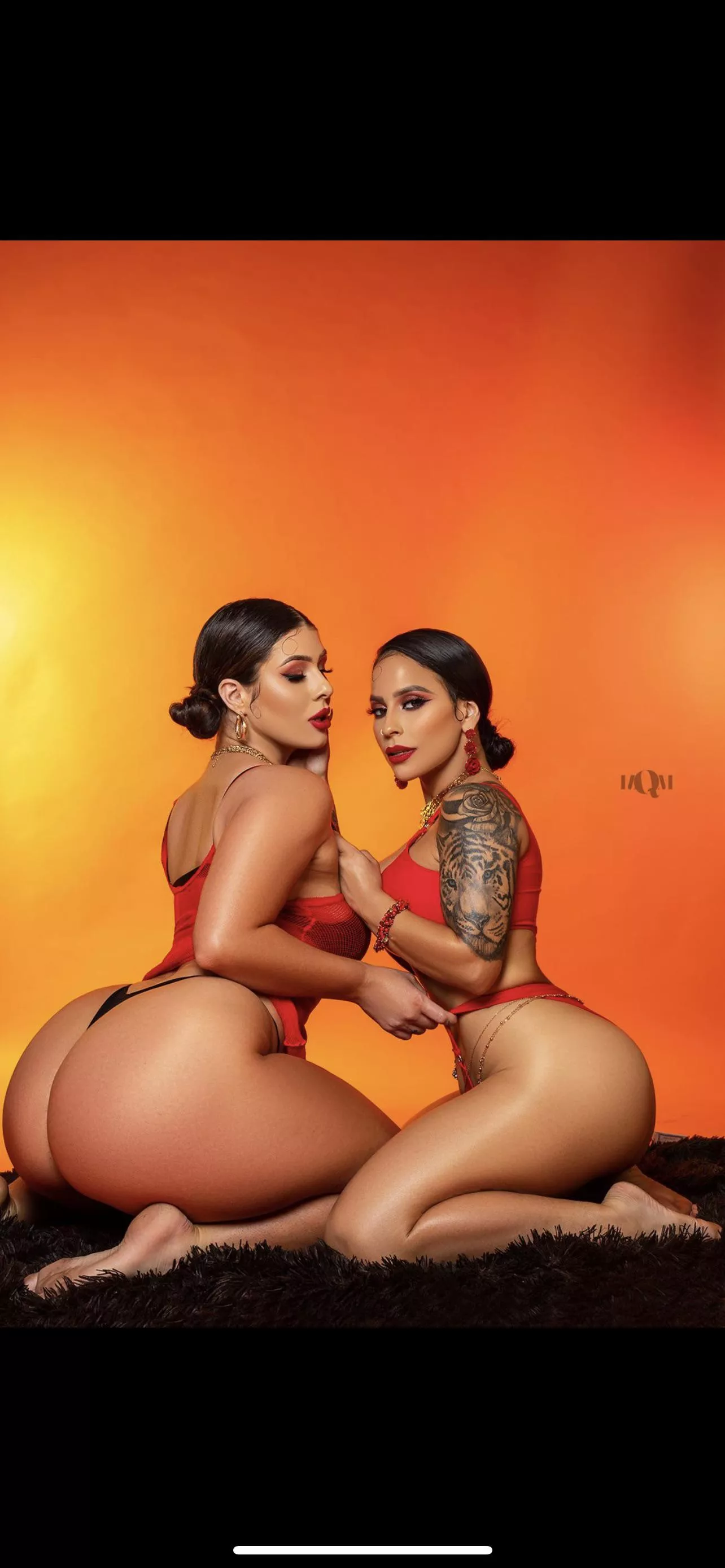 [2] two hot Latina babes 😍 posted by OfficialZoeRenea