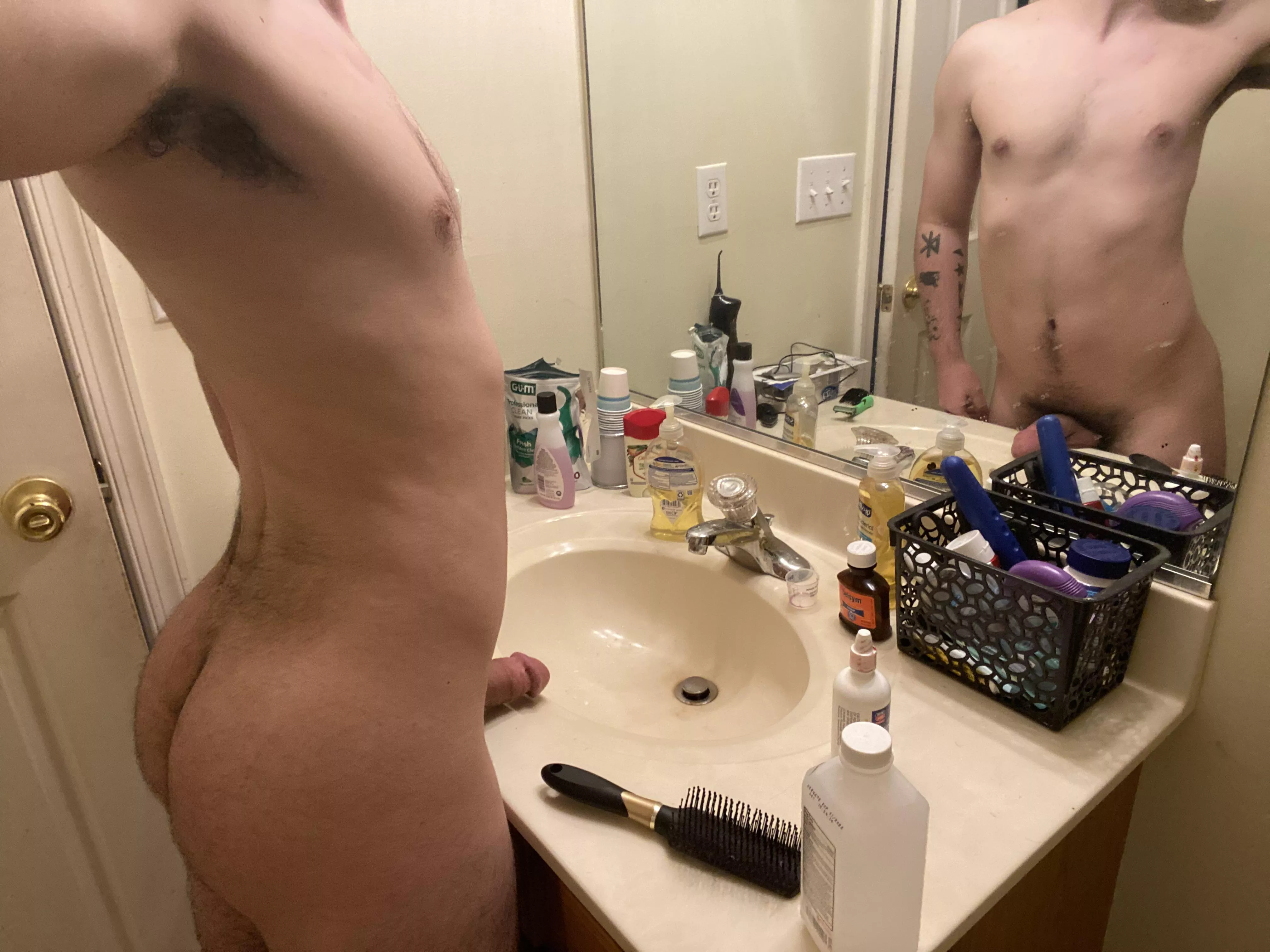 [20] make me shoot all over my mirror 🥵 posted by mn2184