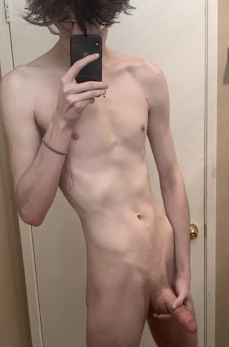 21 and 6’5 let’s have some fun ;) posted by sixfootaddict