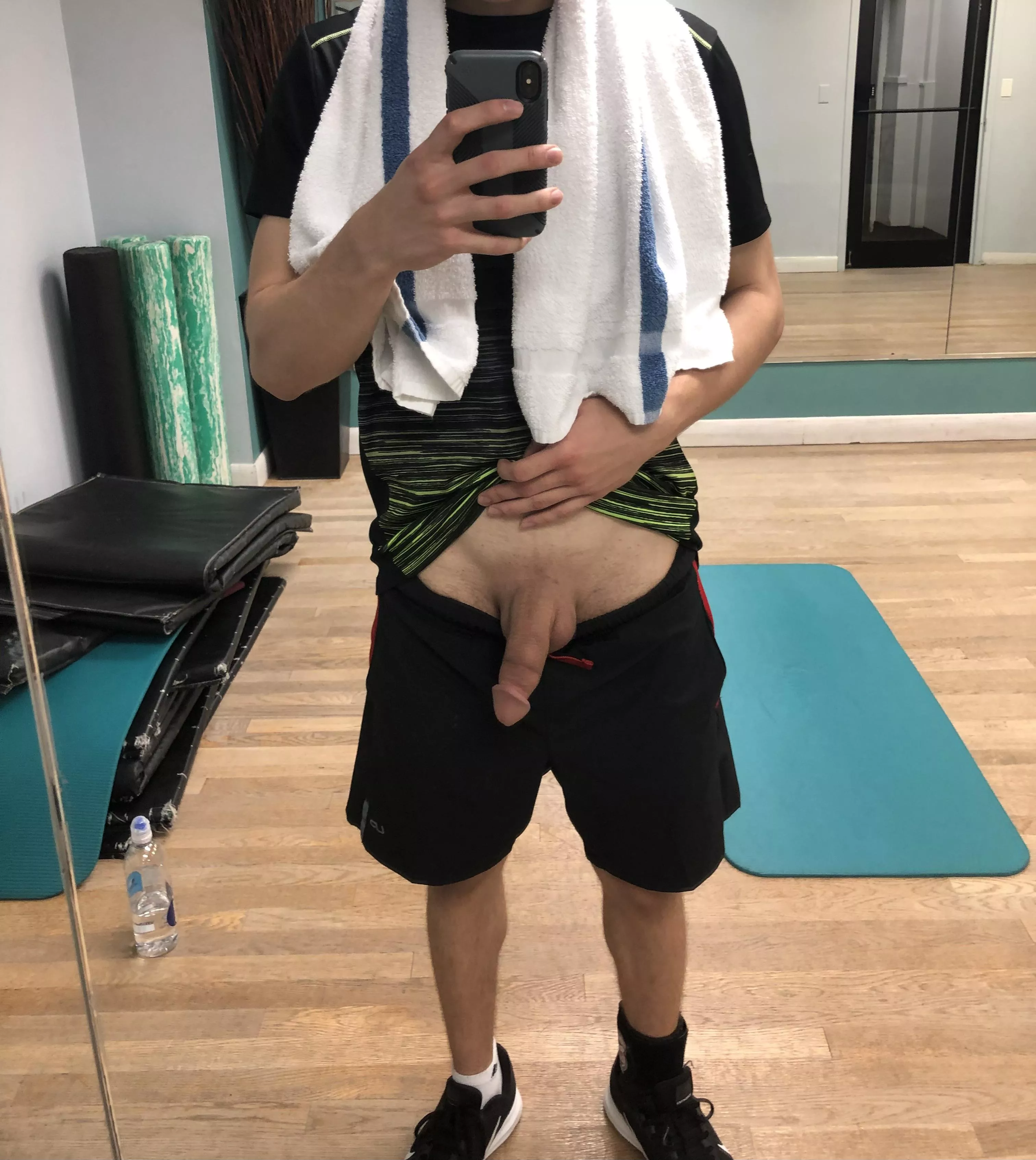 (21) Got to my yoga class super early. Thought I’d take a few pics 😘. Dms open posted by data00000525