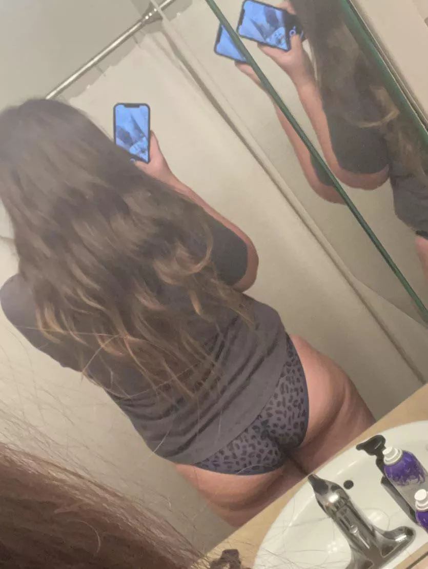 [21F] shy booty posted by radleftism