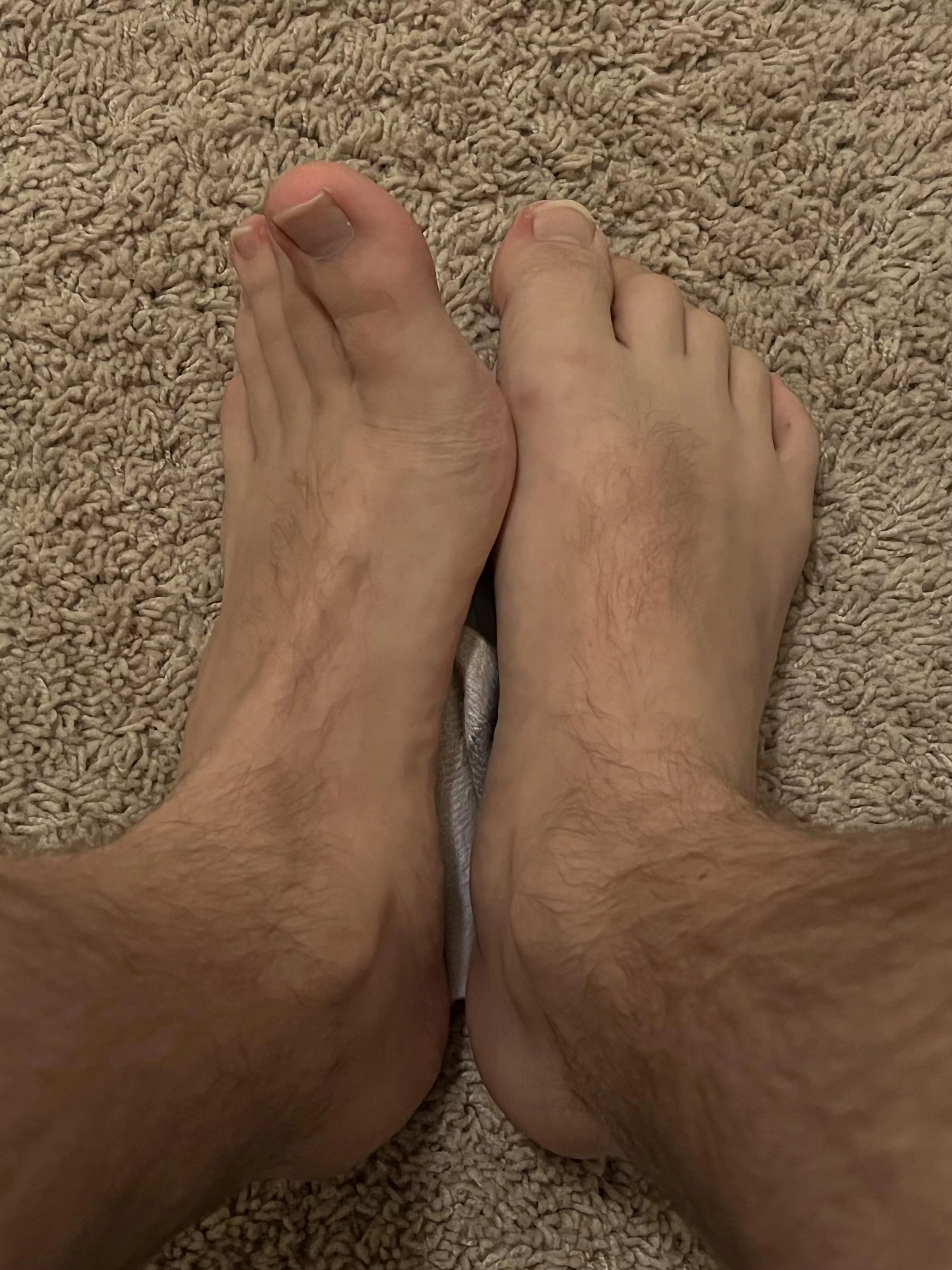 (21M) I’ll make you feel right at home under these young fit college feet, bro… just kneel down and say ‘please’ 😜 posted by MyrosFeet