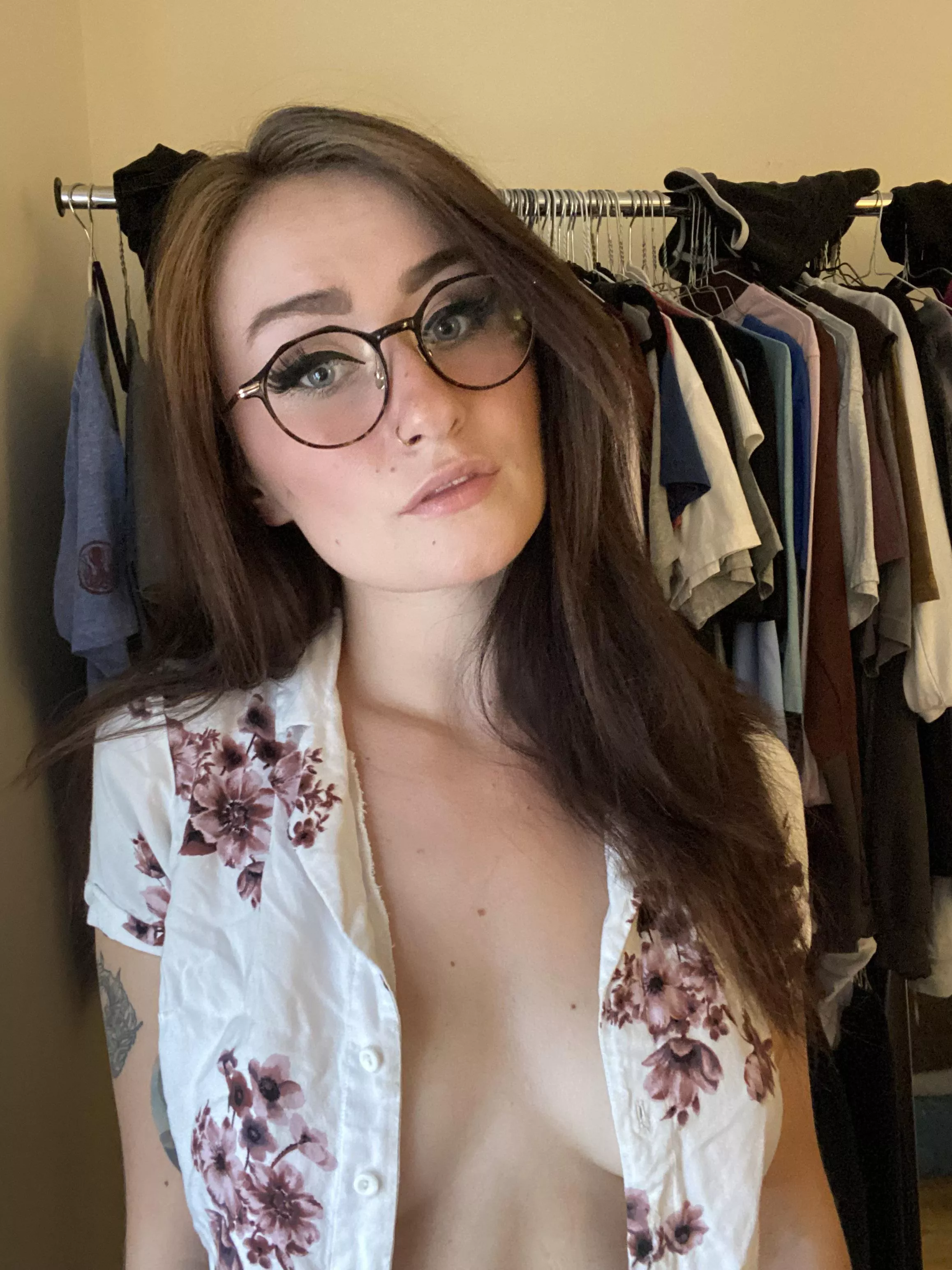 🤓 (22 F) posted by Loyaltyoath9