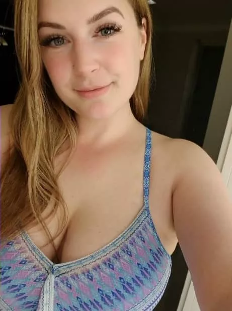 22 [F4M] Want to talk dirty at the same time getting to know each other? And also satisfied you for what are you looking for Just hit me up to my snapchat It's: Alicethompson01 posted by Alicethomps69