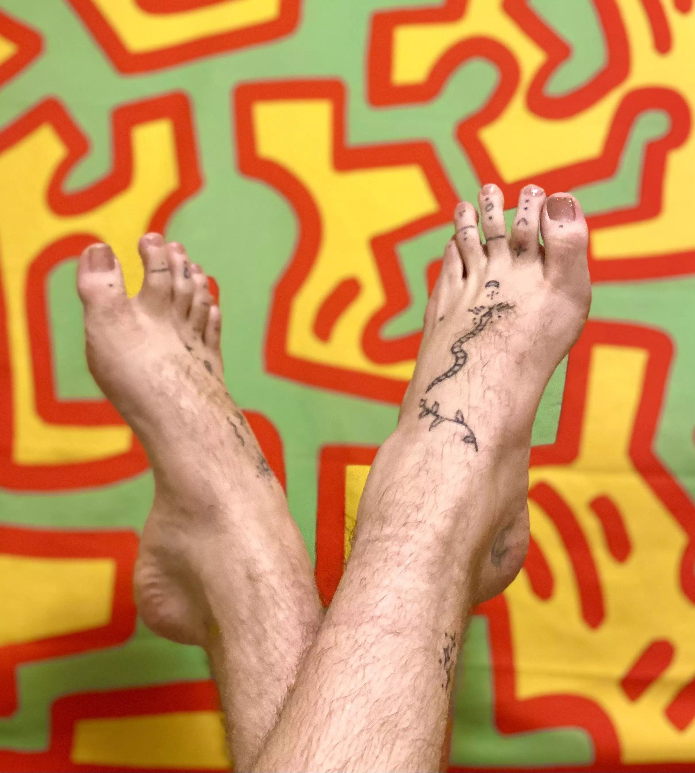 22 y/o hairy tattooed gay boy with sweaty runners feet. DM for custom vids / pics 💕 posted by DistributionTrick423