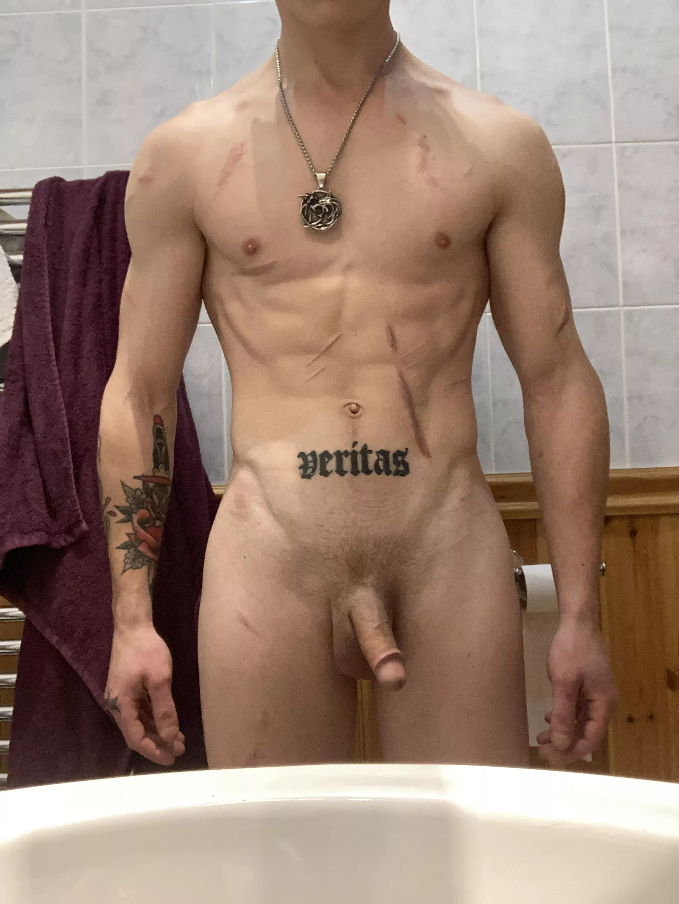 23 | 69kg (152lbs) | 5’8” I never show myself flaccid and without trying to tense, so here’s me posted by Eviluxi