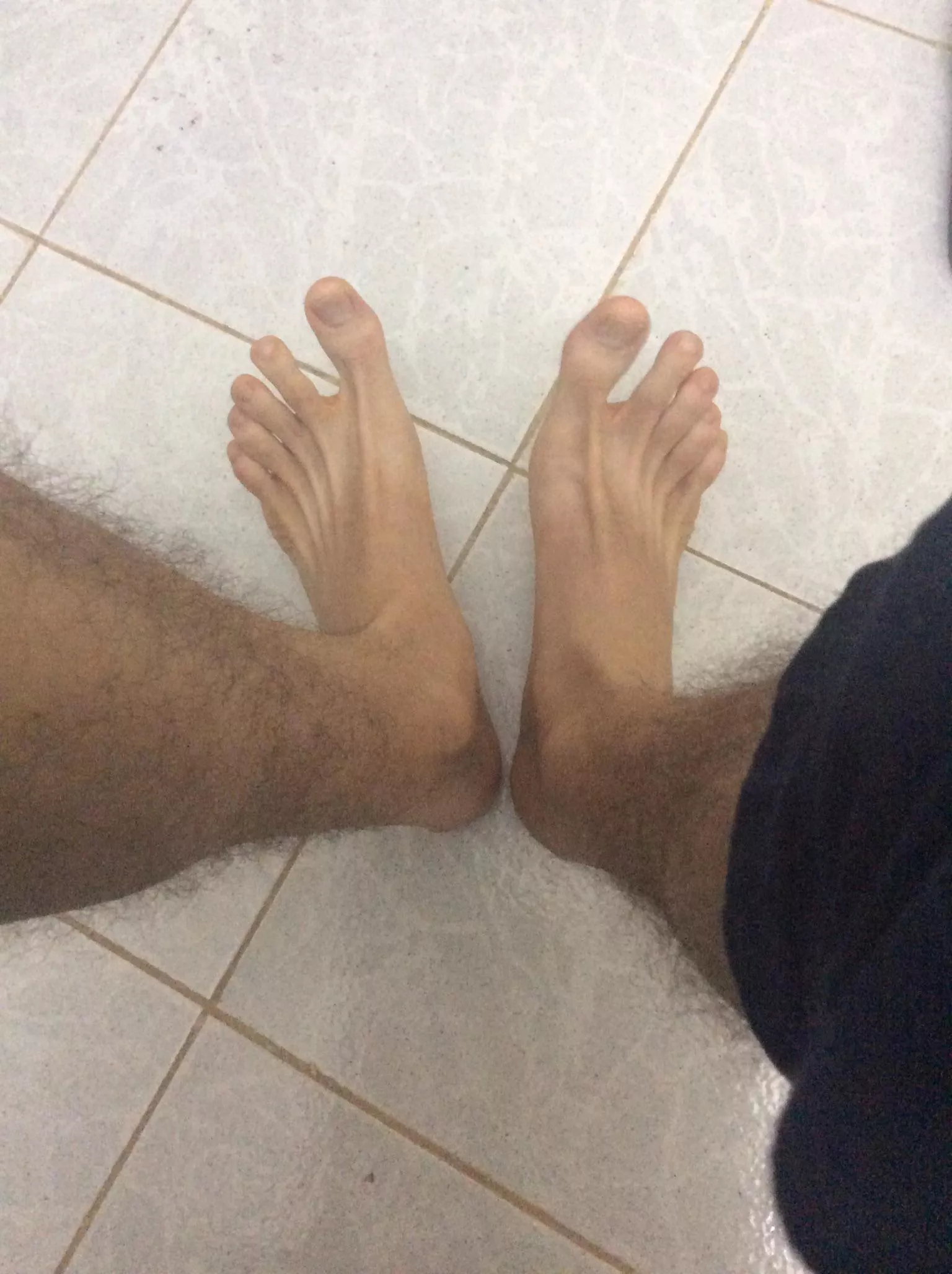 23 yo Arab feet into feet too, hairy ++ feel free to dm me . posted by Annual_Cheesecake210