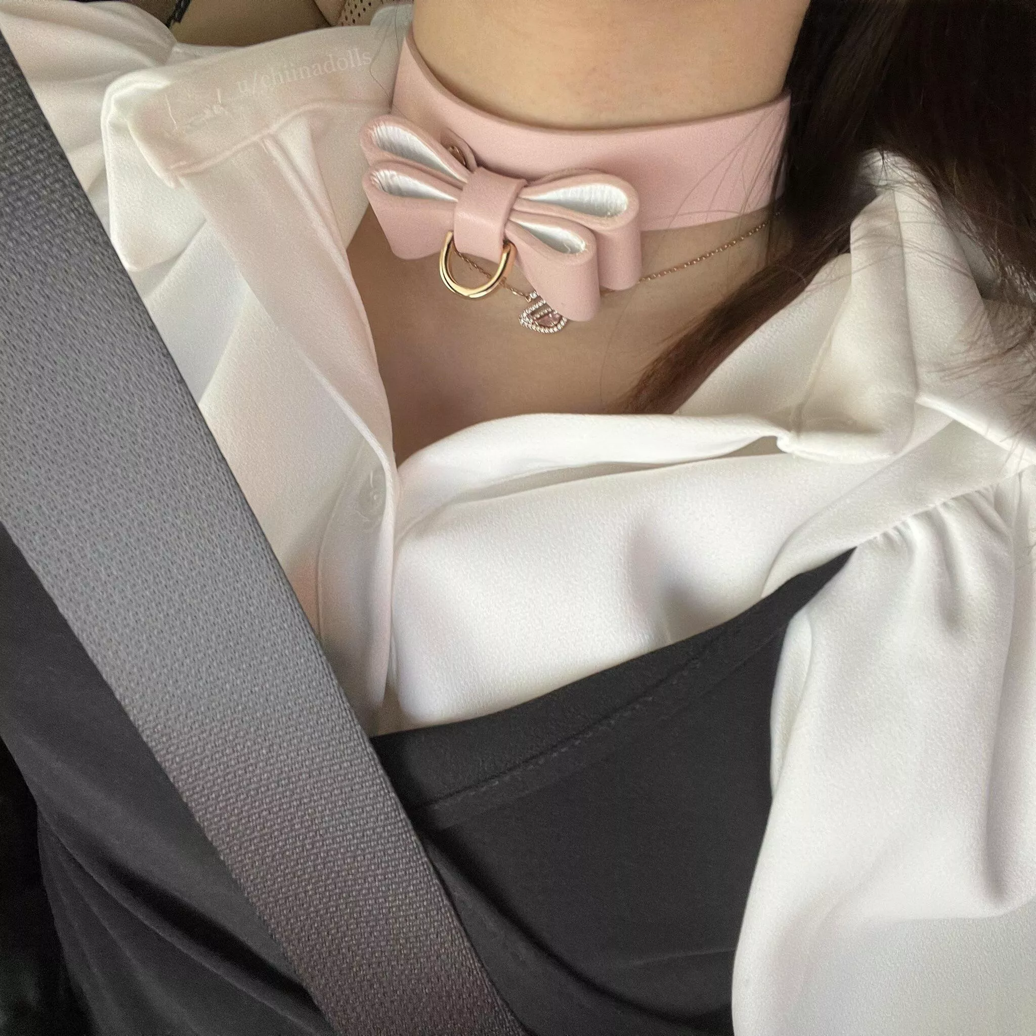 (23f) First time wearing my collar in public. Feel naughty and excited from lingering eye contacts 🤭😍 posted by chiinadolls