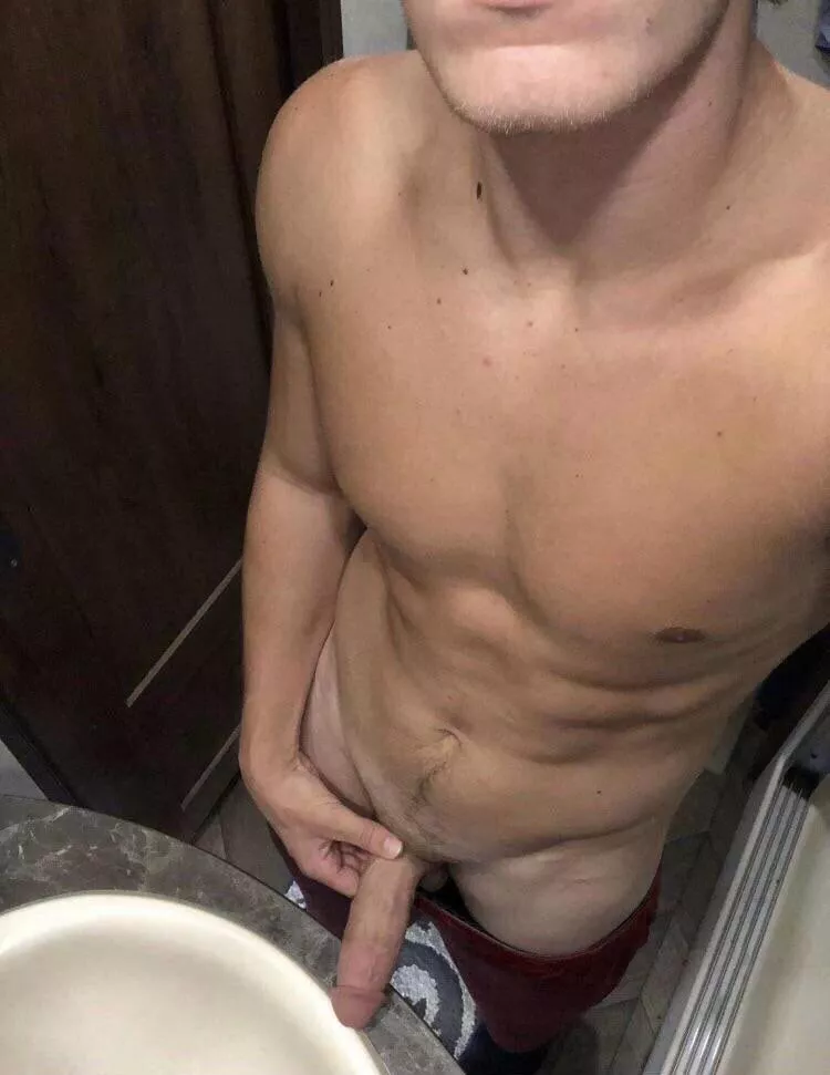 23m ex-college athlete (soccer) and current PhD student, subs HMU posted by thedraintrain_