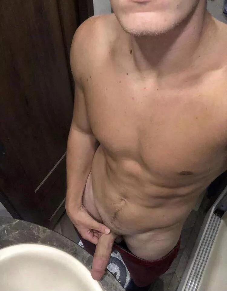 23m ex-college athlete (soccer) and current PhD student, subs HMU posted by thedraintrain_