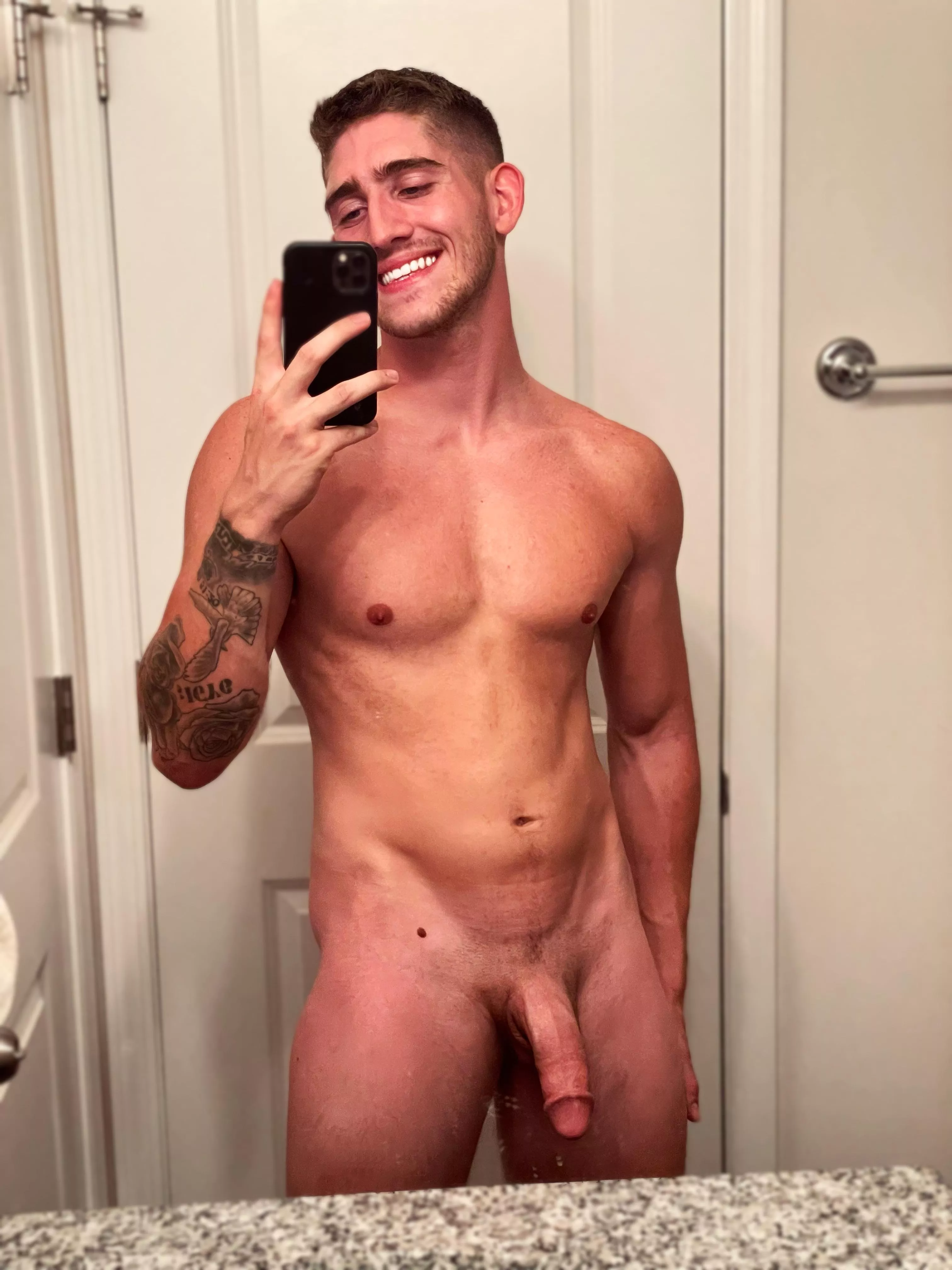 [23M] Happy that Monday is over🥳 posted by MoveWinter3570