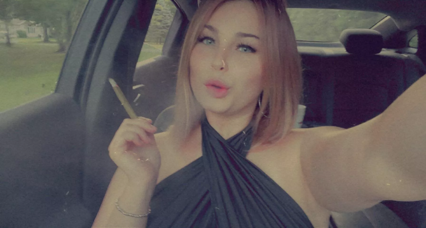 24F how much have you smoked today? ðŸ˜‹ posted by Daiseycakesxox