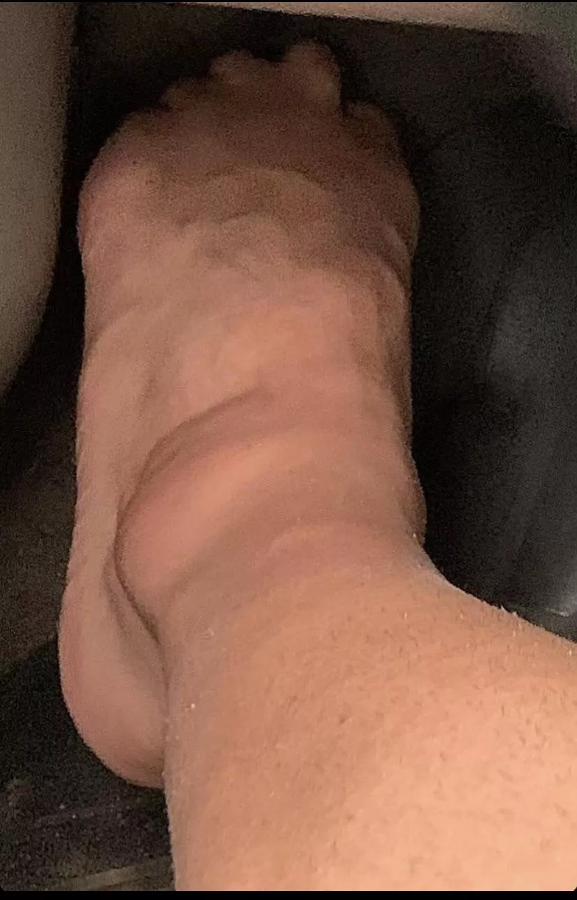 25M Connecticut - If you have a Foot Fetish and want to worship my Feet hit me up posted by sucktoesconnecticut