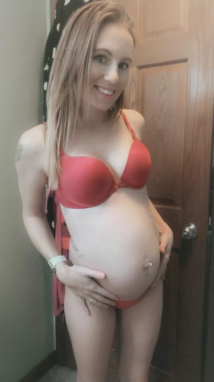 27 week bump posted by Misslyssgotthis