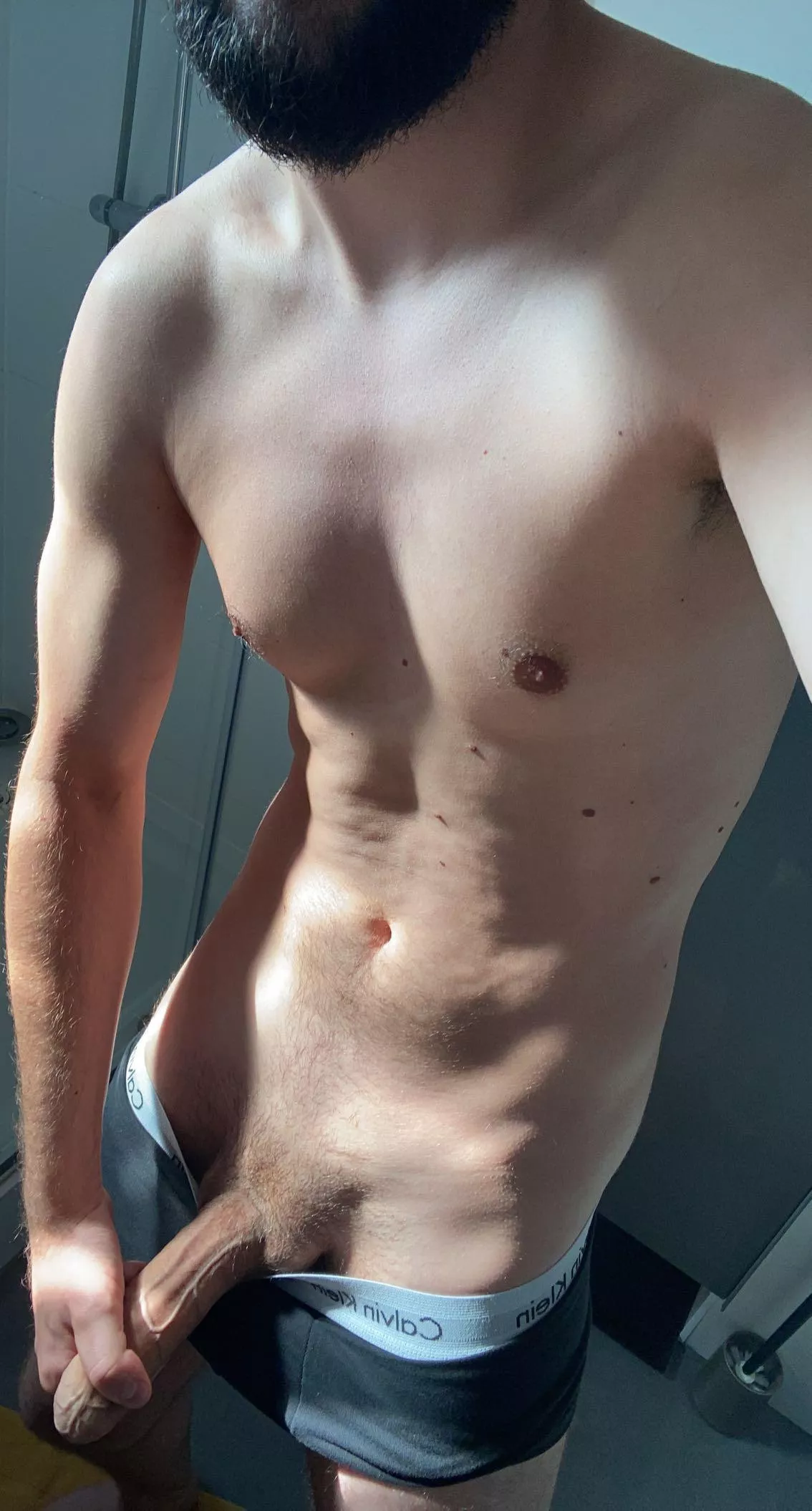 27[m] Quick pic before a shower.. any takers for my veiny BWC? DMs always welcome 😍 posted by B_champ