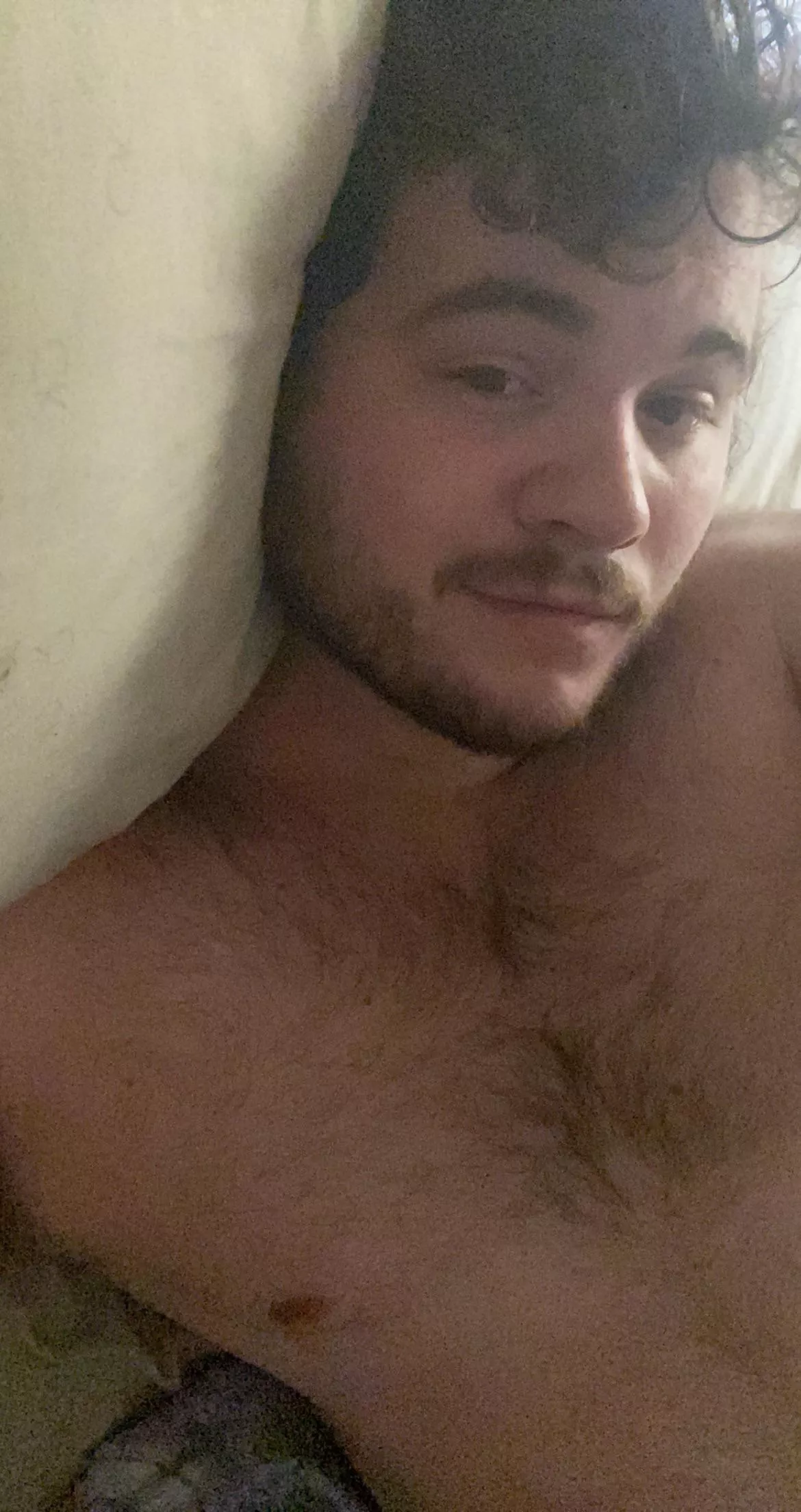 28 [m4m]bicurious husky n hairy guy here. Into yngr. Can show face, full body but can’t be too loud. Roommate is across the hall studying. Let’s have some fun! SN: jwilliam92 HMU posted by Justin31243