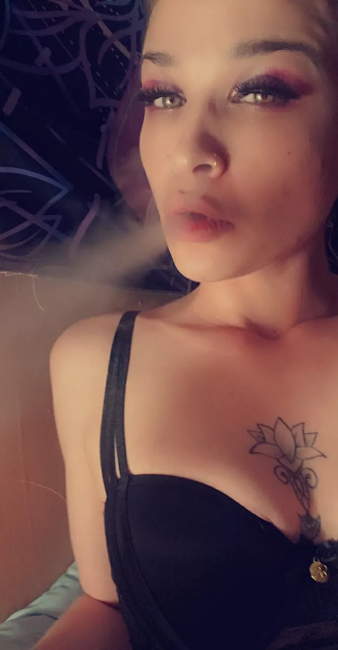 28f 🍃🤙 posted by happyhornyhippy