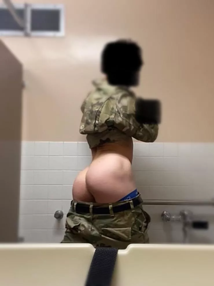 29 Bi male. Would love to get fucked in my uniform 😏 posted by biguy890890