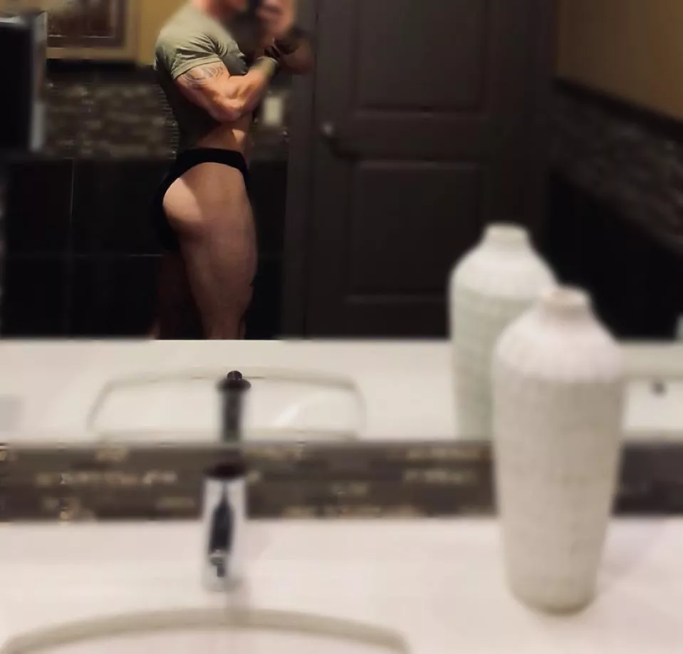 29 M. Let's squat then fuck 😏 posted by biguy890890