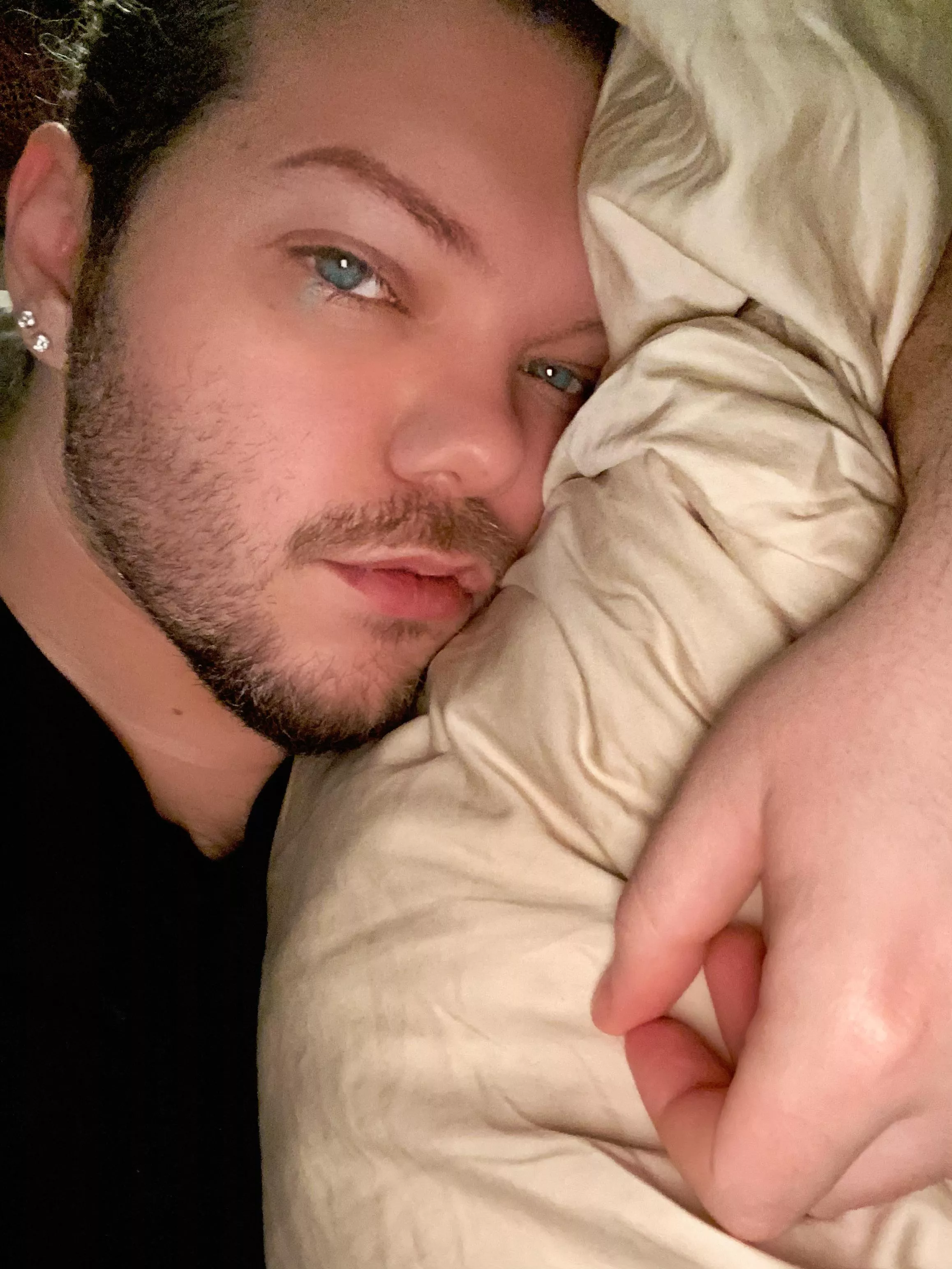 29 m nyc - come cuddle and play RPGs ⚔️ posted by SubHipsterBoi