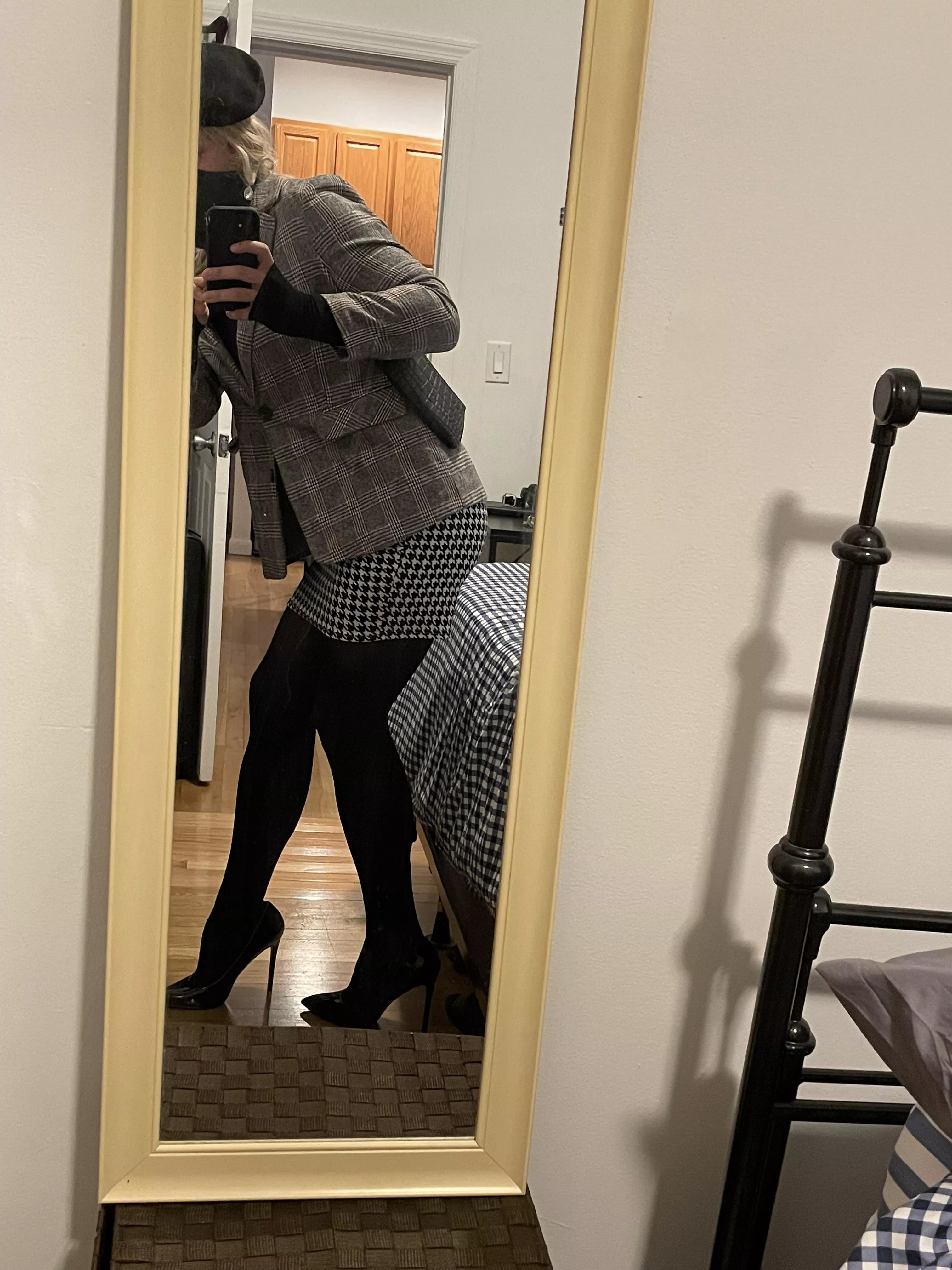 29 NYC Sissy looking for sissy/ cd/ trans to come by my place right now posted by AlexandraSometimes