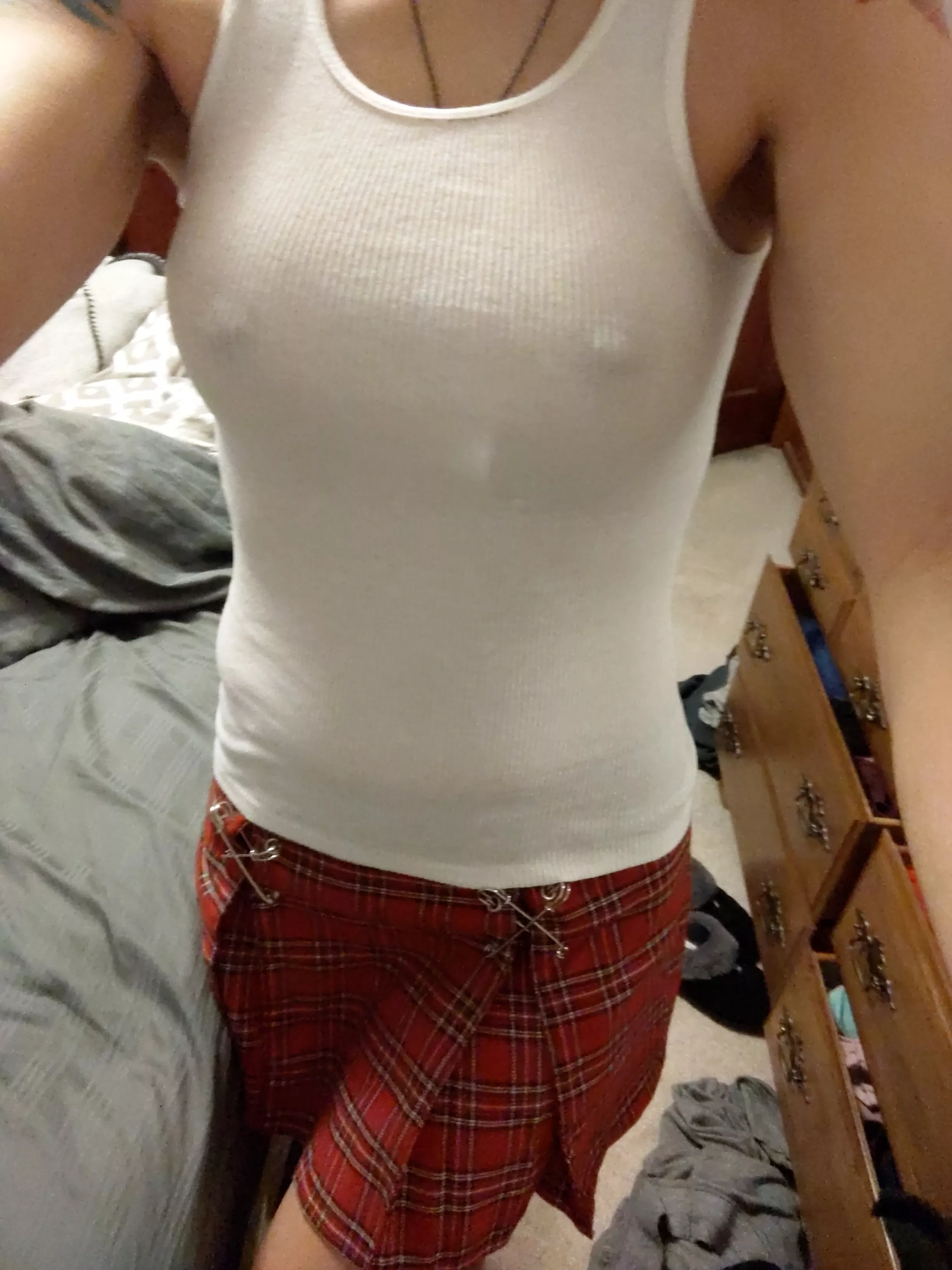 [29F] If we play Strip Poker at the Halloween party, I'll be naked in 2 hands. [OC] posted by HellenKeller2021