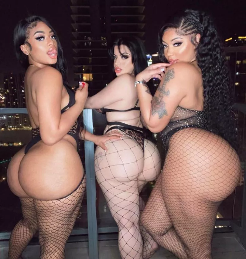 [3] Heavy backs 🍑👀😍 posted by Ass-Tray