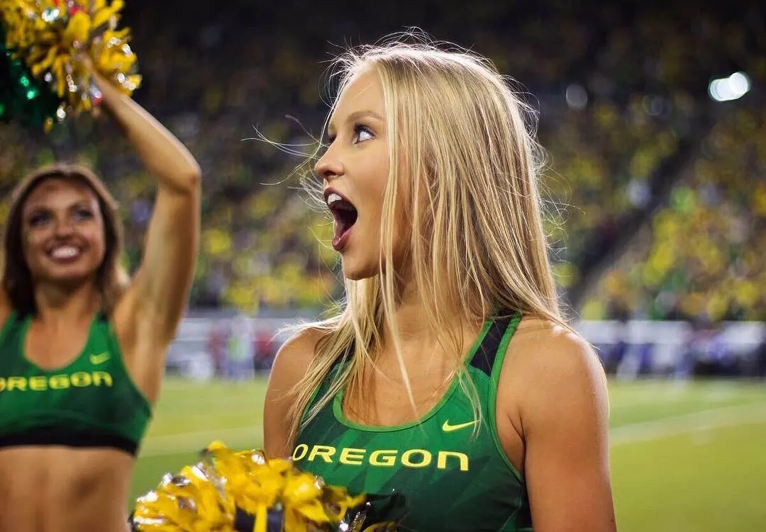 #3 Oregon Lost Yesterday, but their Cheerleaders are Still 🔥🔥🔥 [IRTR] posted by DwightDavid1234