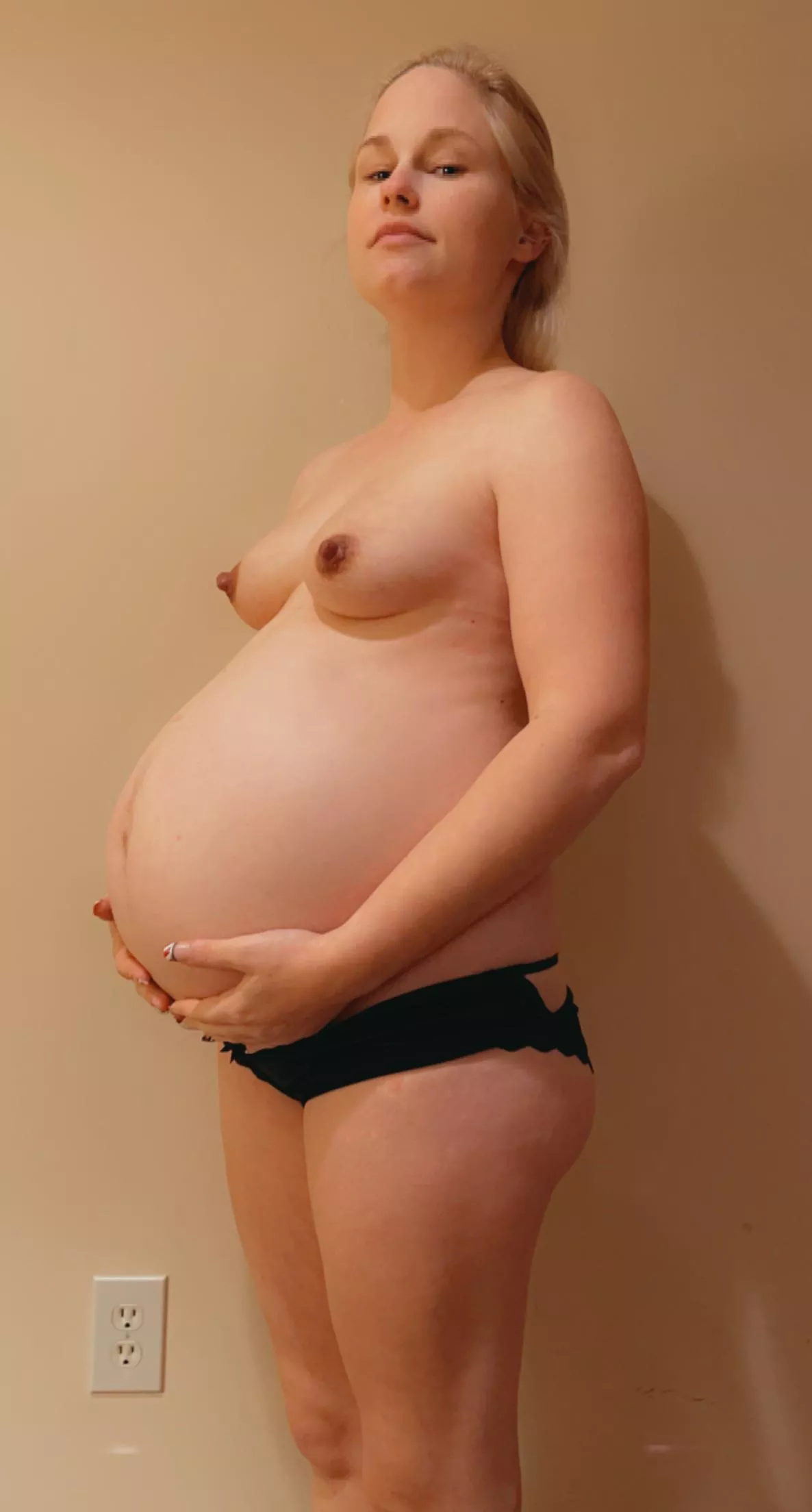 30 weeks pregnant I’m loving how my body is transforming. posted by Southernbeauty0507