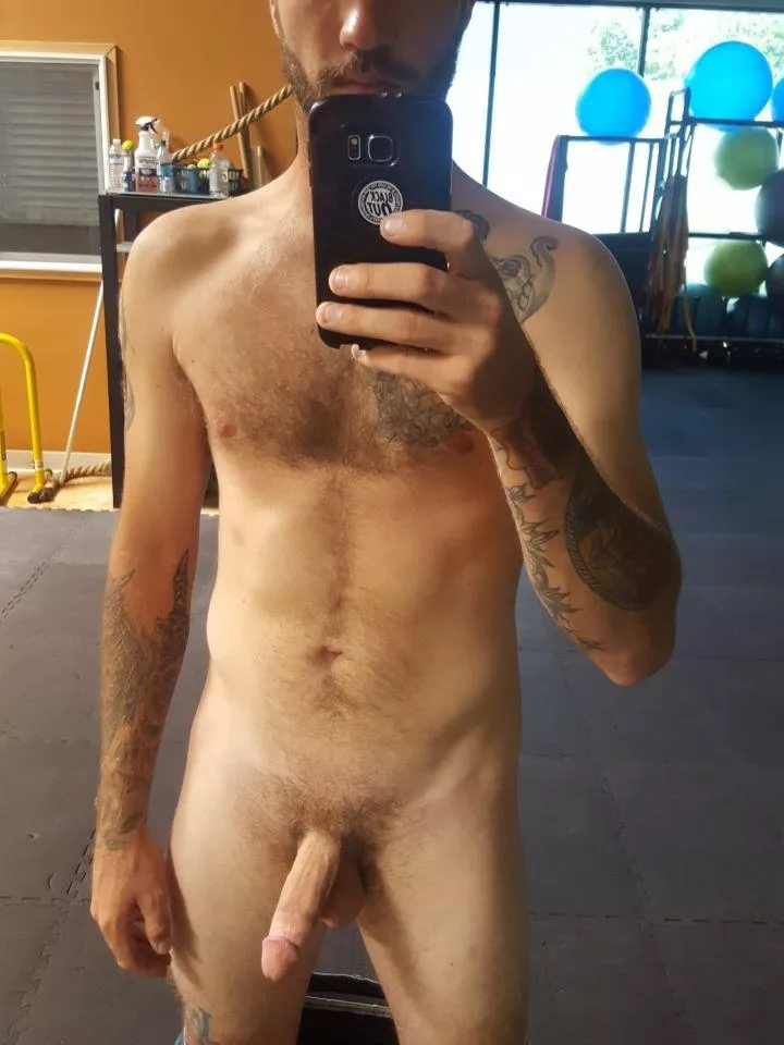 31[m] always been very self conscious of my size to the point it effects me sexually. Overthinking on if I am enough for my partner, as most men I see on here are (much) larger than me. Please be brutally honest, I have to know… rate me? X/10 posted by thatonebro42069