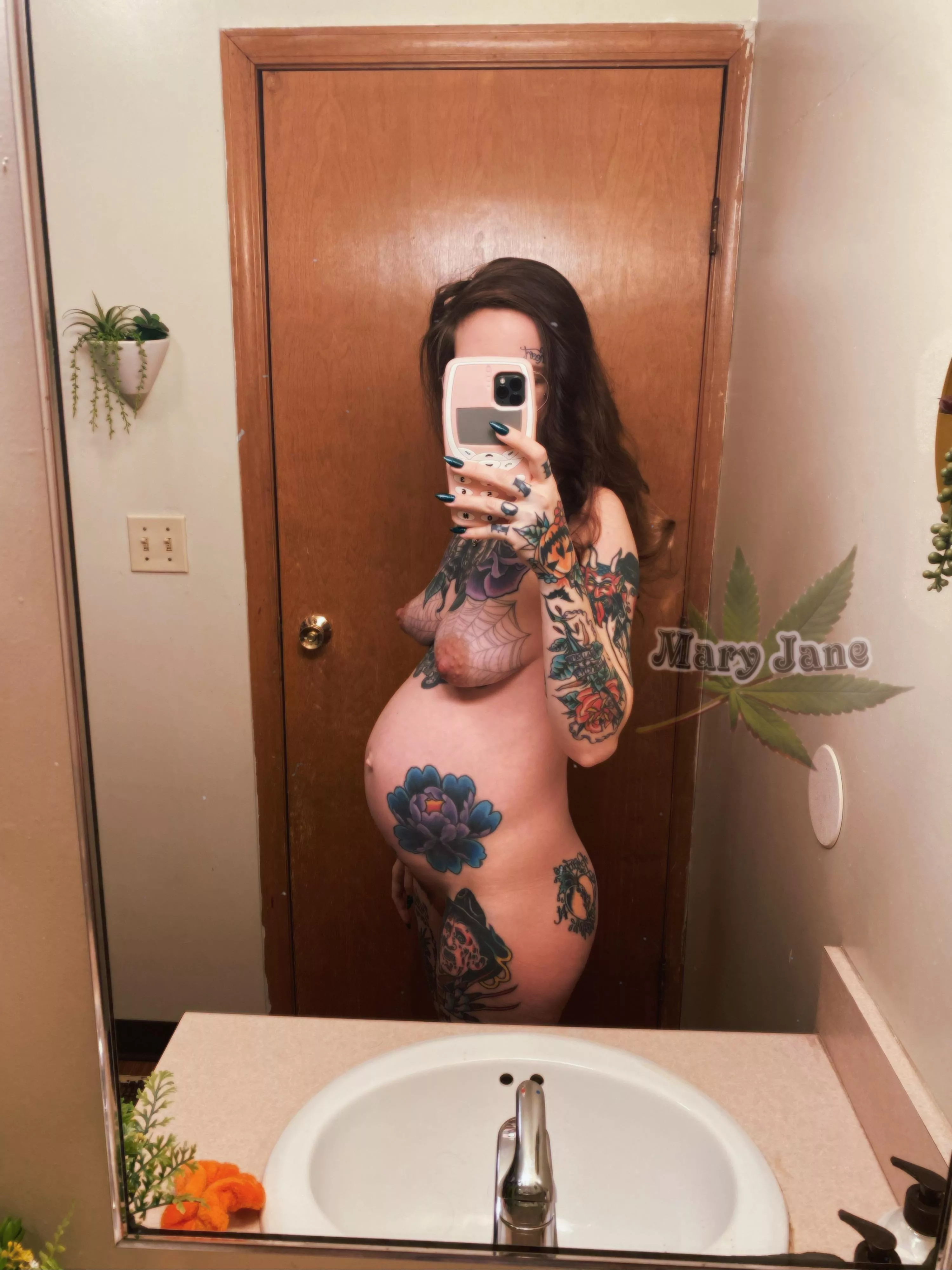 32 weeks 🥵 6 weeks left to show off my bump! posted by gothicmarijuana