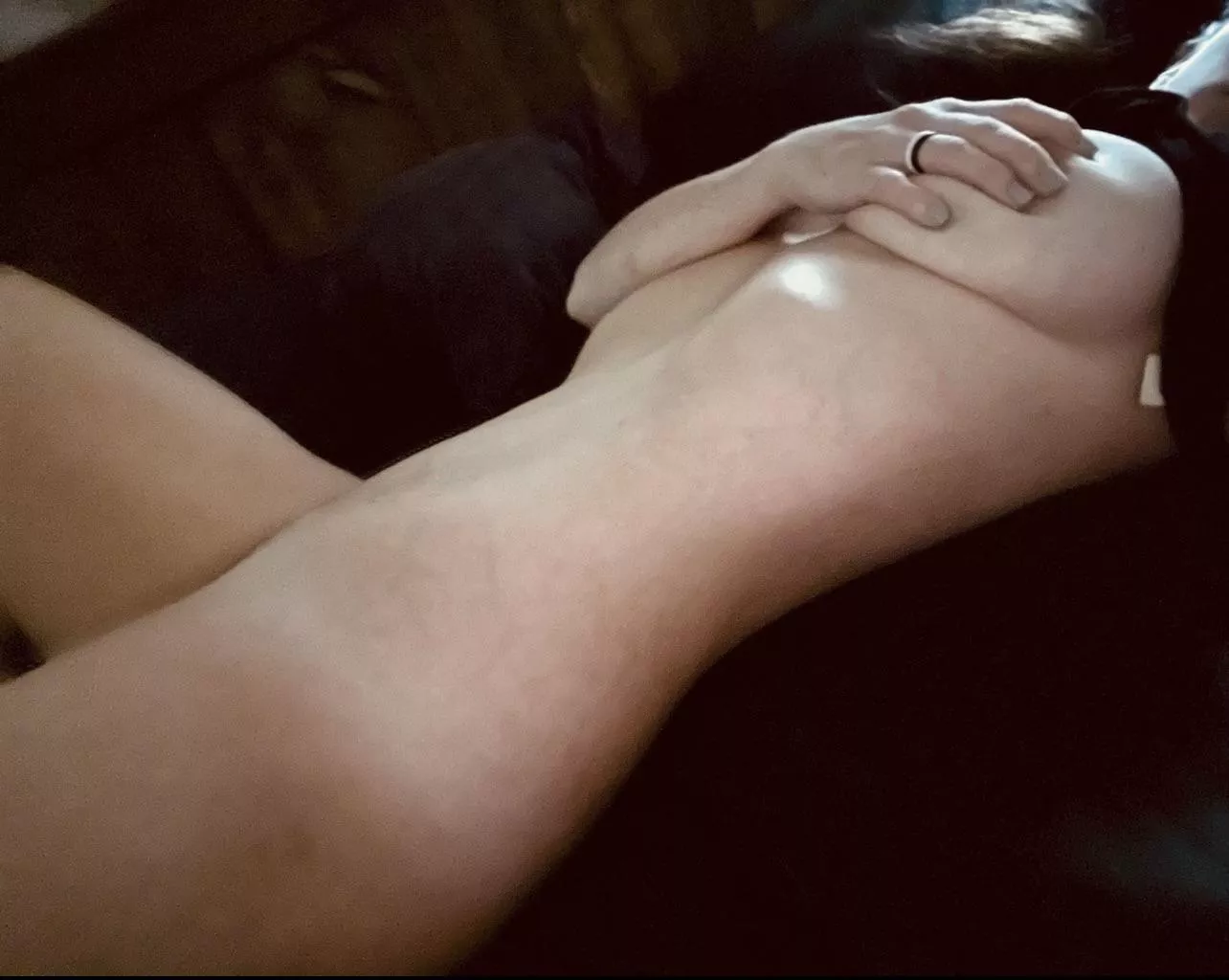 32 year old married milf 😈 posted by wildfiremilf