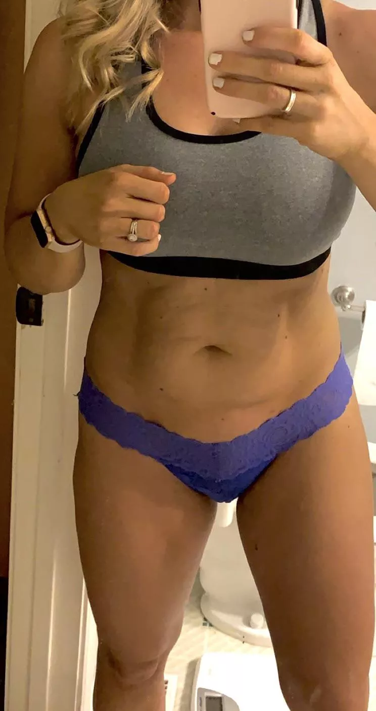 33 year old MILF! posted by Midwest_housewife