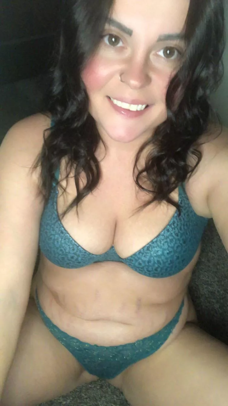 33/F/milf 😘 posted by perkynipslips