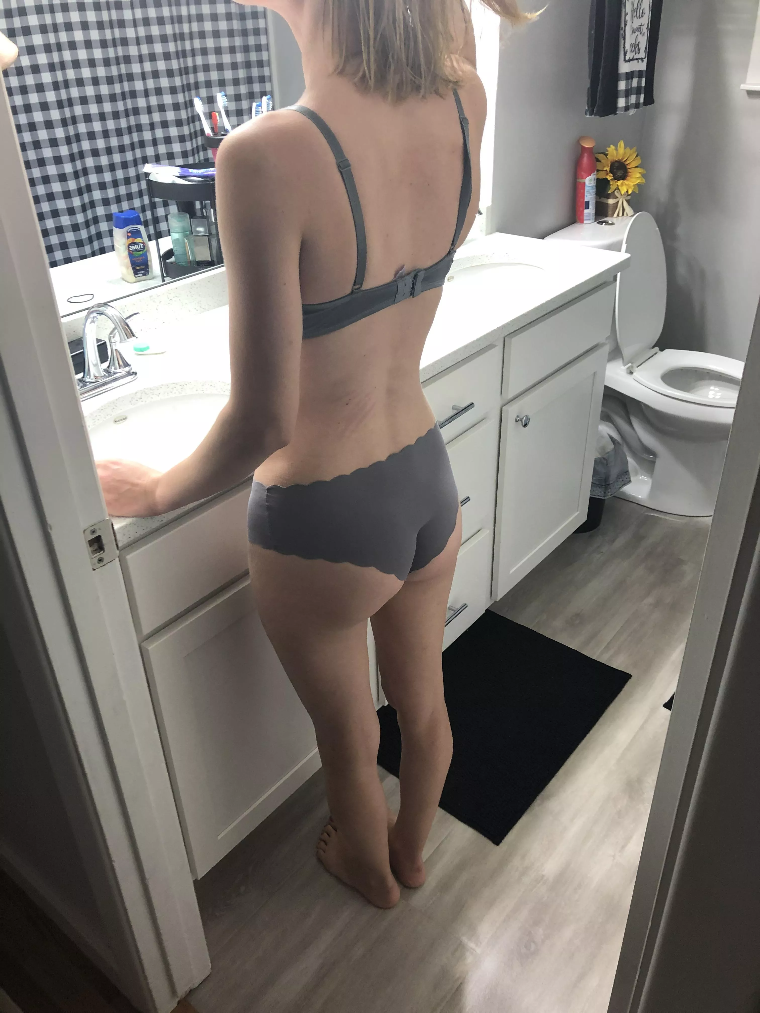 33y/o MIL[F] Hungry Butt posted by MILFnextdoor33